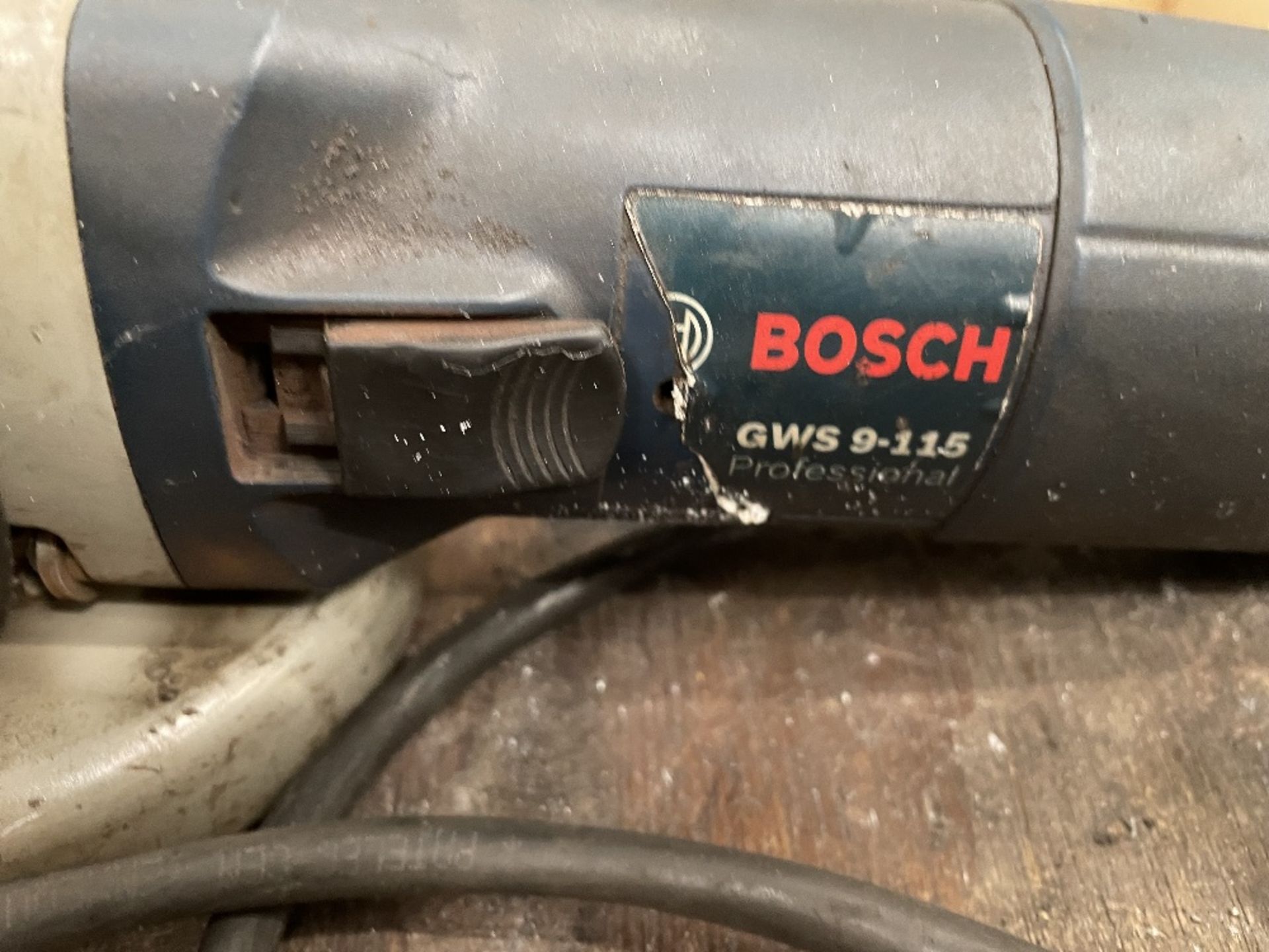 Bosch GWS 9-115 Professional Angle Grinder w/ Quantity of Spare Discs - Image 3 of 4