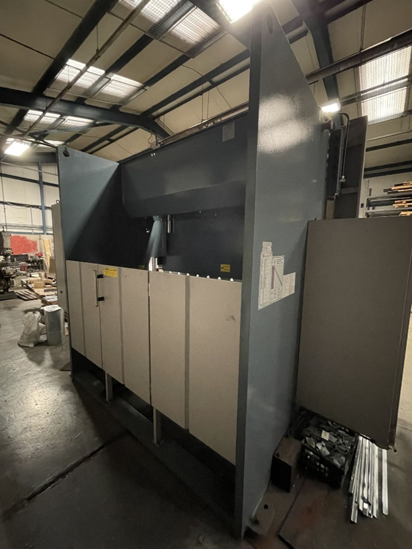 Durma AD-R 25-100 2550mm x 100T 3 Axis Synchro Pressbrake | 2014 - Image 14 of 20