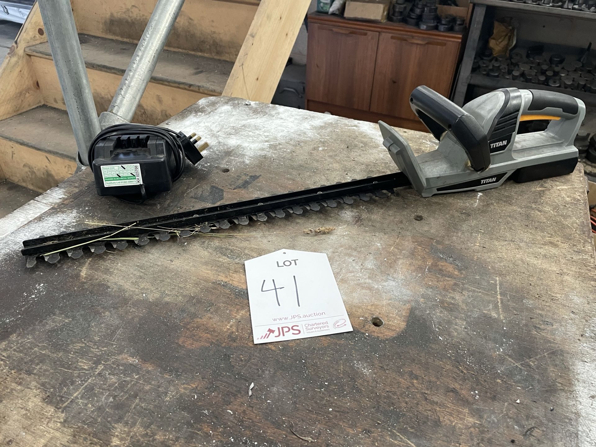 Titan TTI548HDC Cordless Hedge Trimmer w/ Charger | YOM: 2019