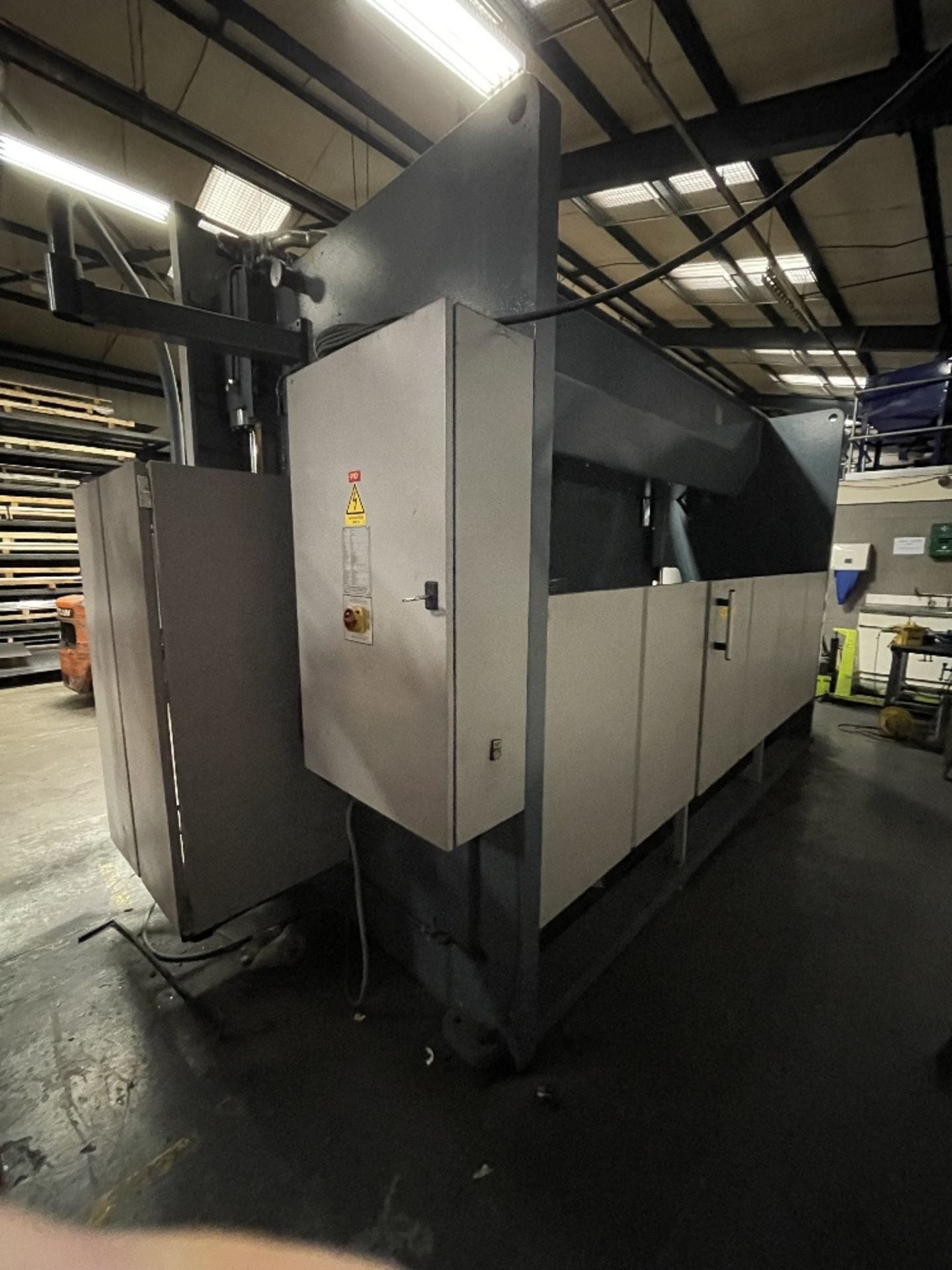 Durma AD-R 40-220 4050mm x 220T 3 Axis Synchro Pressbrake | 2012 - Image 21 of 21