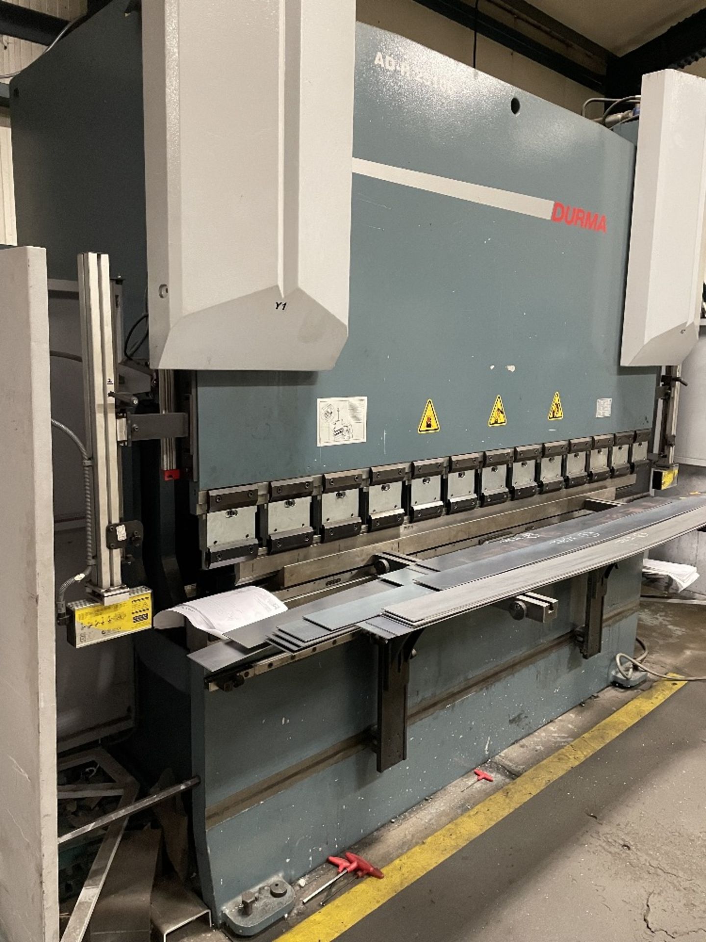 Durma AD-R 25-100 2550mm x 100T 3 Axis Synchro Pressbrake | 2014 - Image 7 of 20