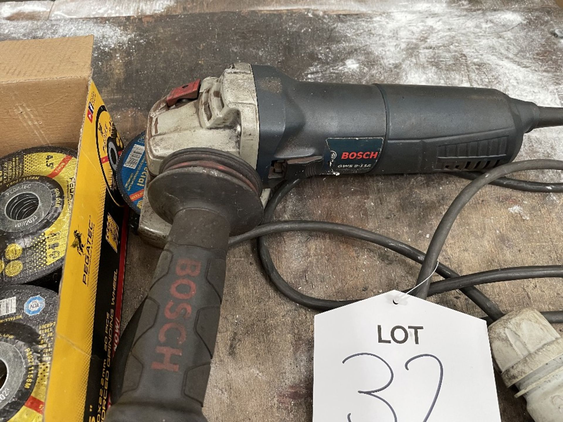 Bosch GWS 9-115 Professional Angle Grinder w/ Quantity of Spare Discs - Image 4 of 4