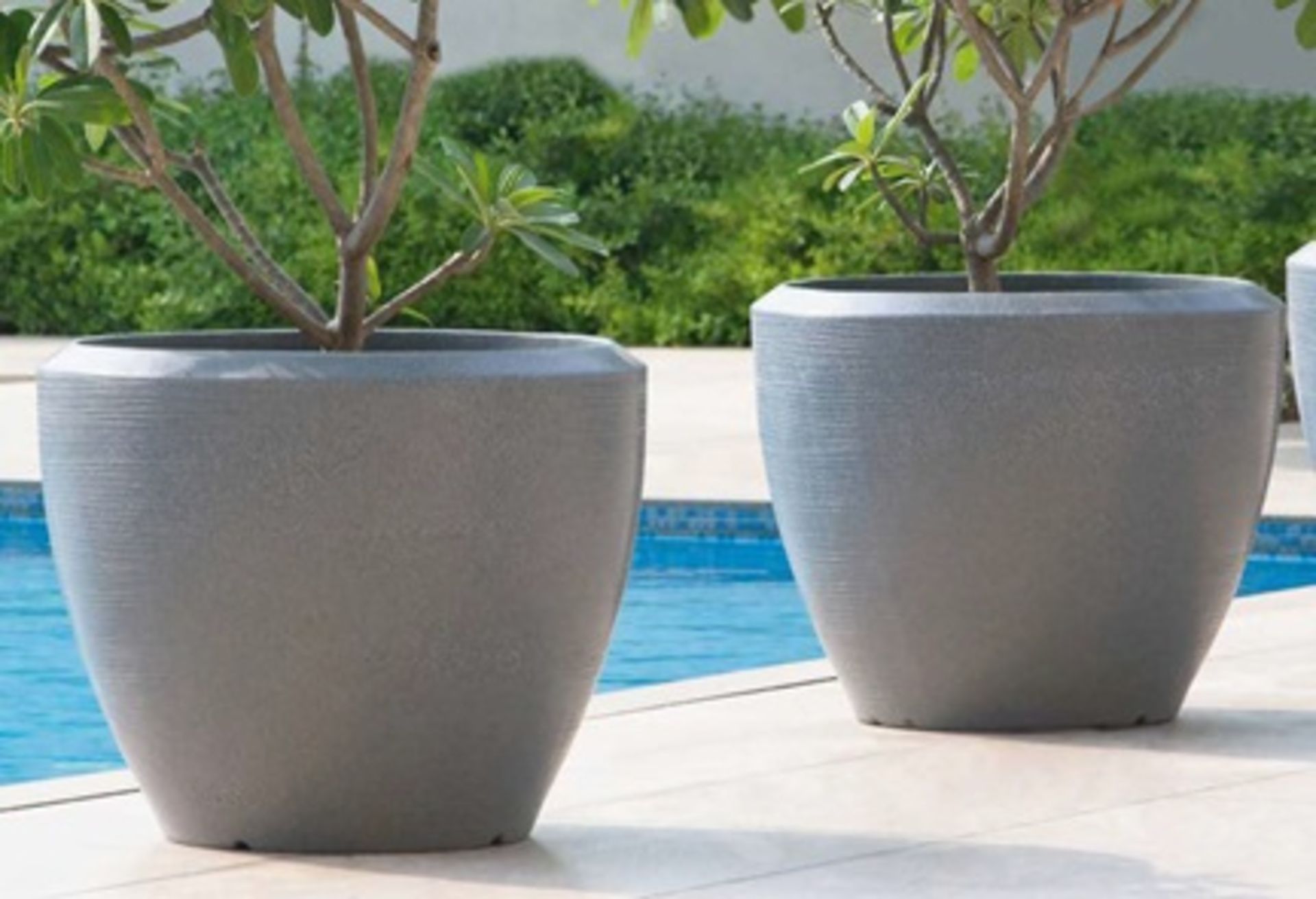 Ex-Display Piatto Lava Black Stone Planter | 104x90cm