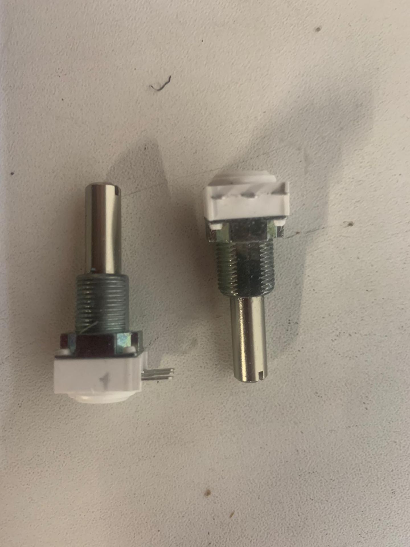 Approx 1400 x Vishay Potentiometer Linears