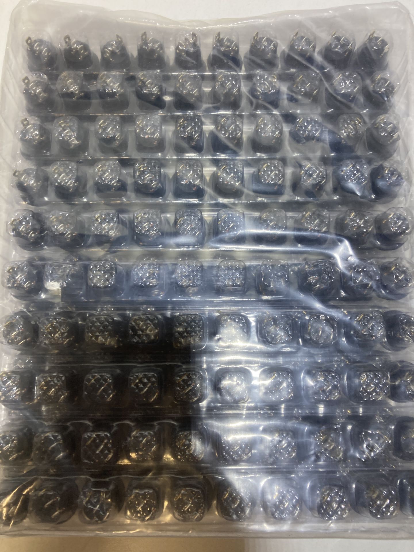 Approx 1000 Digikey Rocker Snap-In Switches - Image 4 of 5