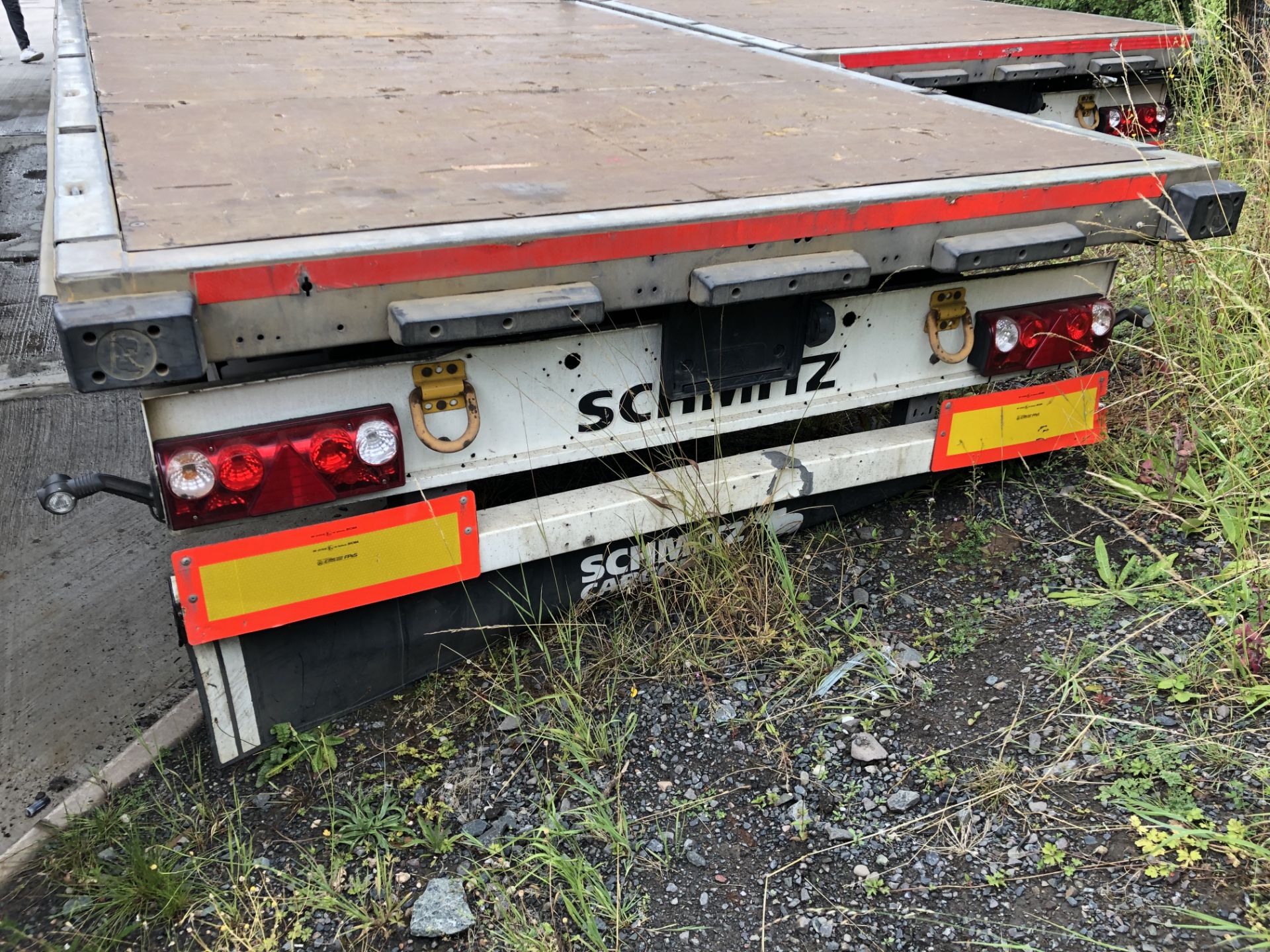 Schmitz Cargobull SCB*S3T Flatbed 3-Axle Universal Trailer (2016) - Image 10 of 14