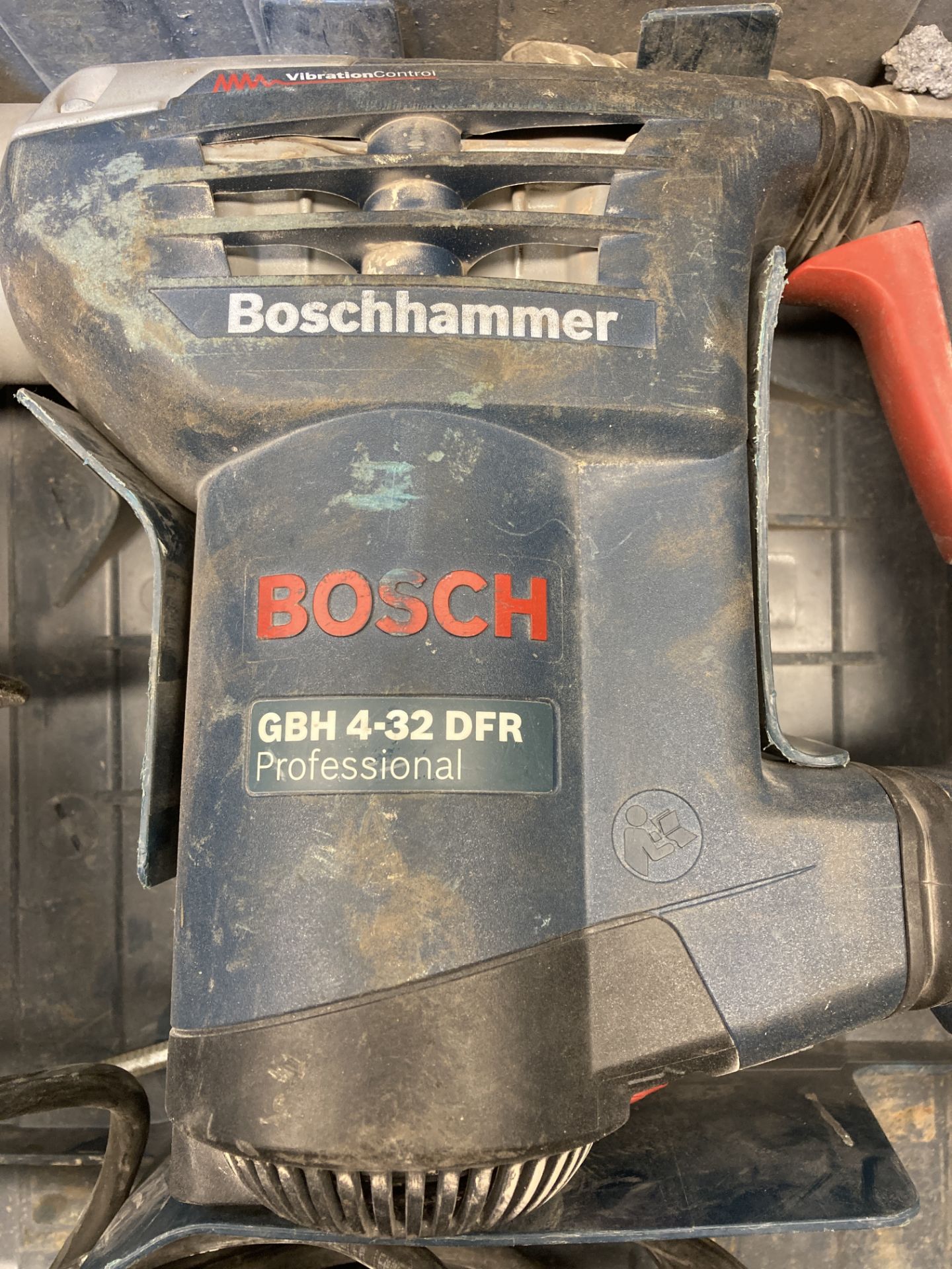 Bosch GBH 4-32 DFR Professional Rotary Hammer Drill W/ Case & Accessories| 110v - Image 3 of 4