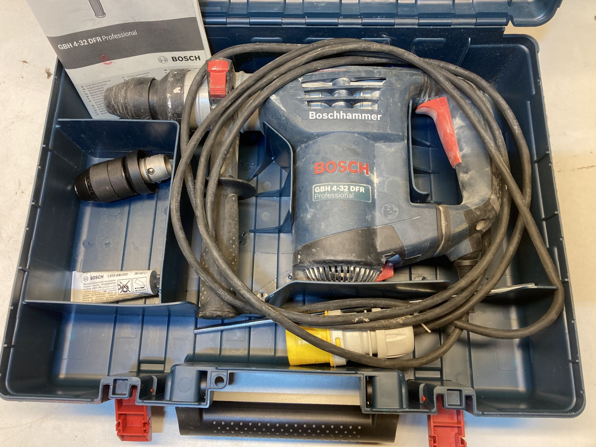 Bosch GBH 4-32 DFR Professional Rotary Hammer Drill W/ Case & Accessories| 110v - Image 2 of 5