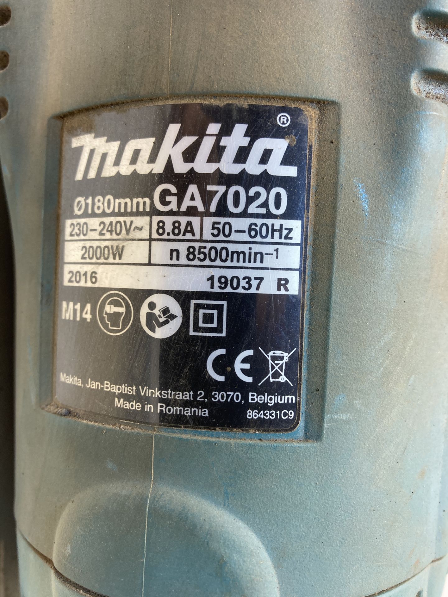 Makita GA700 Corded 180mm Angle Grinder | 240v - Image 2 of 4