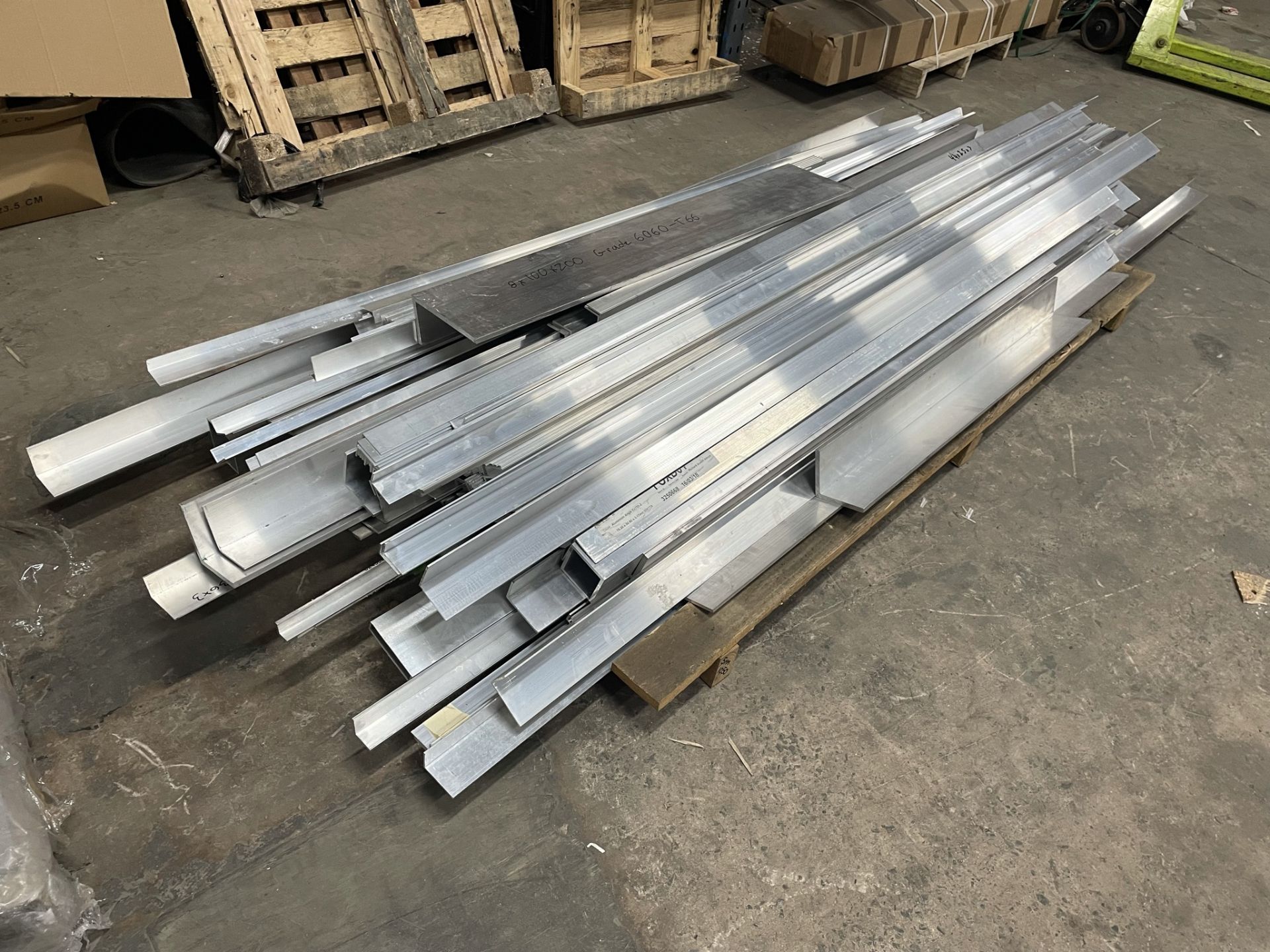 Large Quantity of Angle Aluminium Metal Stock as per Photos - Image 2 of 2