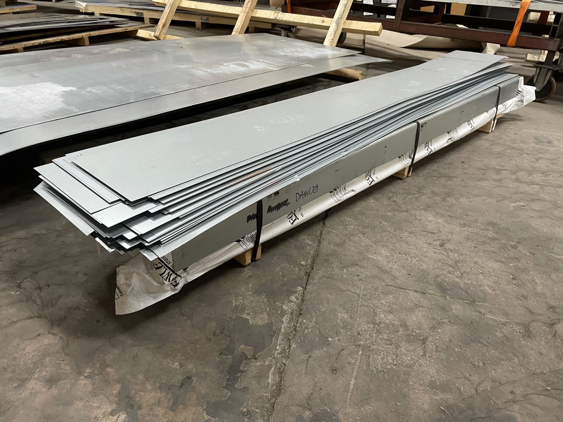 Approximately 180 x 1mm Sheets of Selco Aluminium | Size: 255 x 30cm