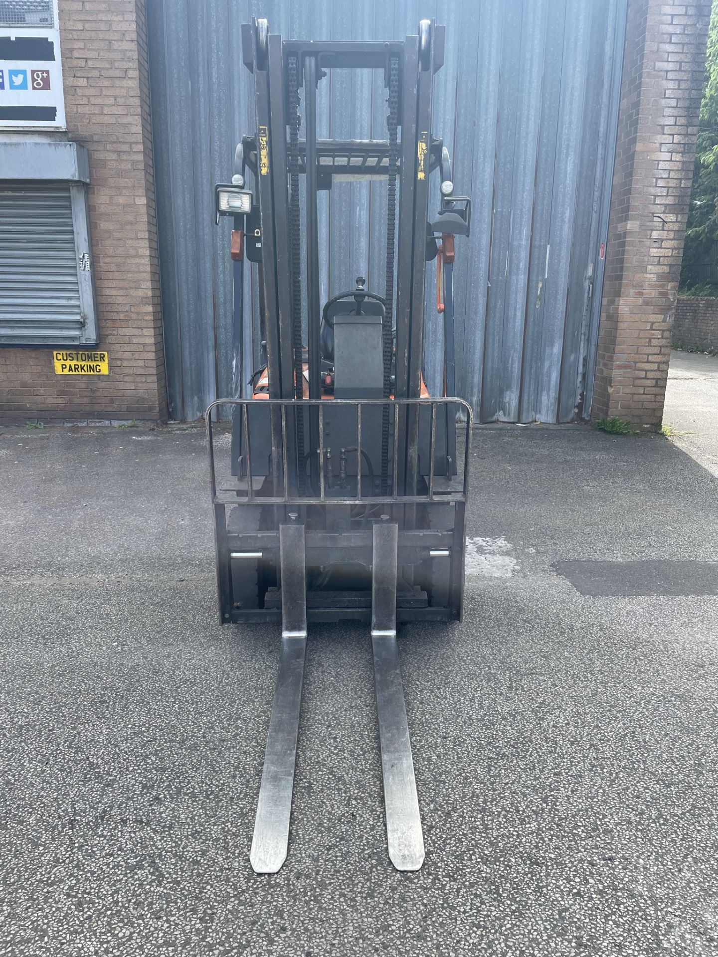 Doosan D18S-2 1.75 Tonne Diesel Forklift Truck w/ Sideshift | 8,123 Hours - Image 2 of 9