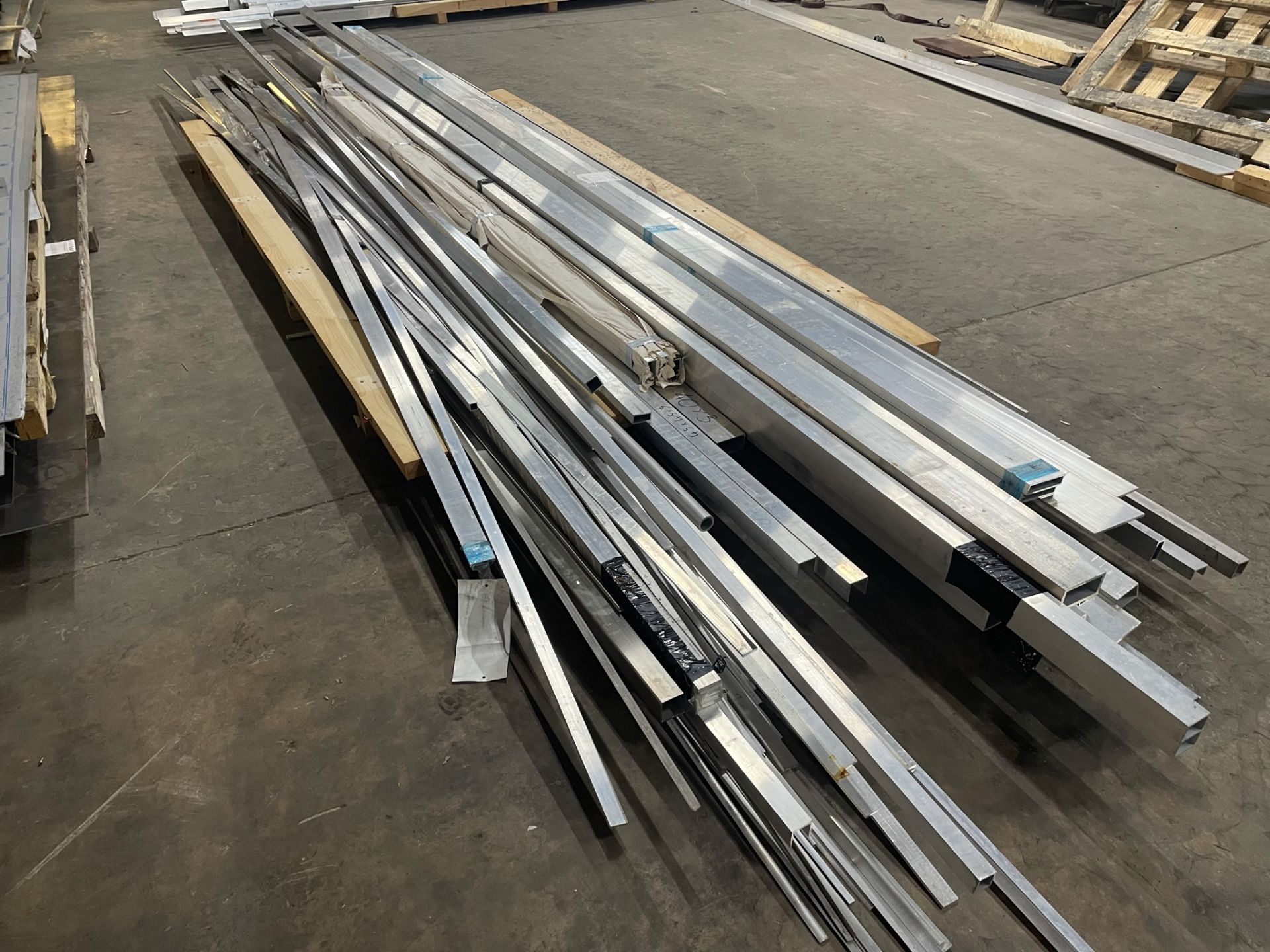 Large Quantity of Aluminium Metal Stock as per Photos - Image 5 of 9