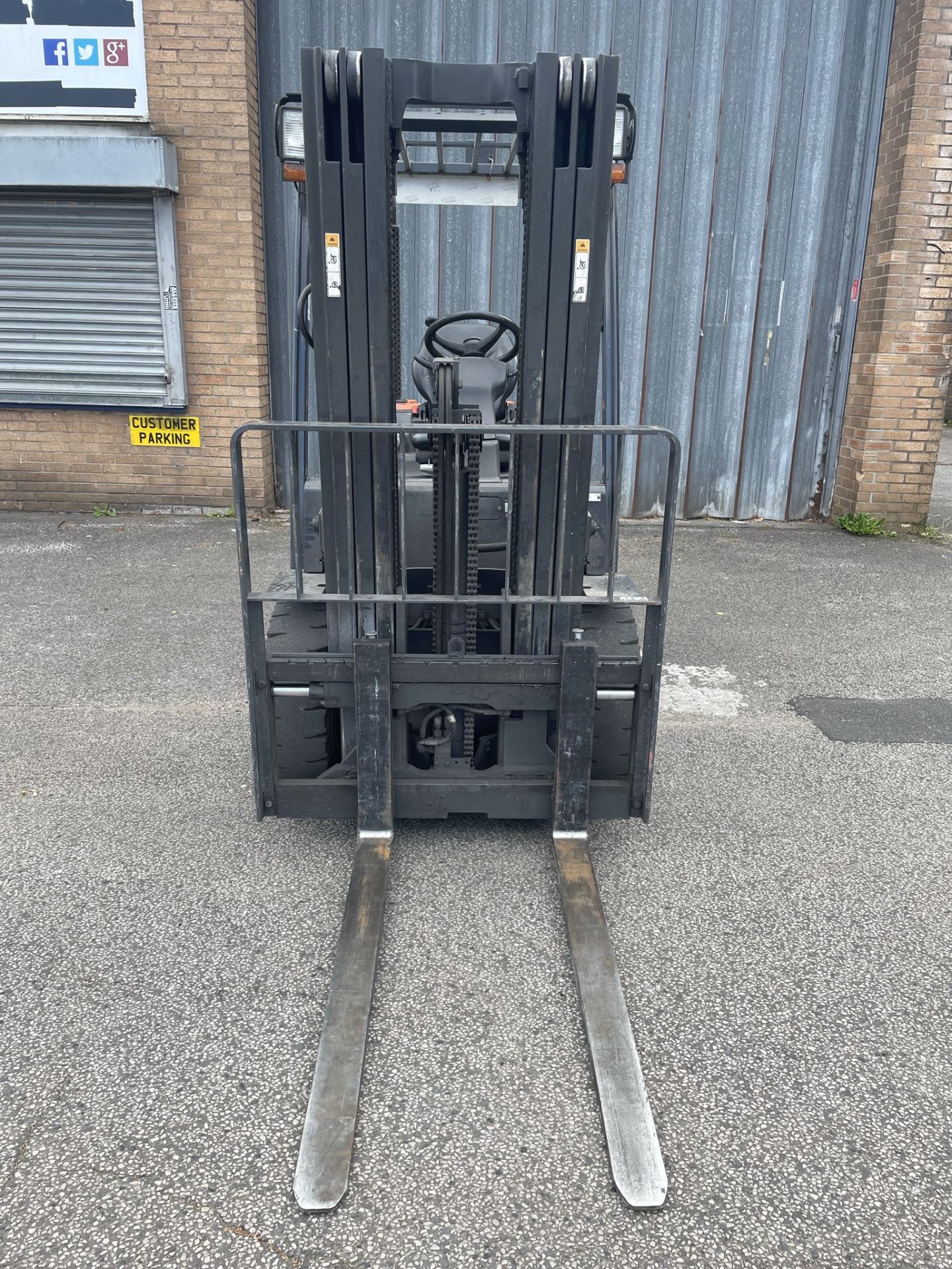 Doosan S30S-5 3 Tonne Diesel Forklift Truck w/ Sideshift | YOM: 2012 | 6,545 Hours - Image 2 of 10