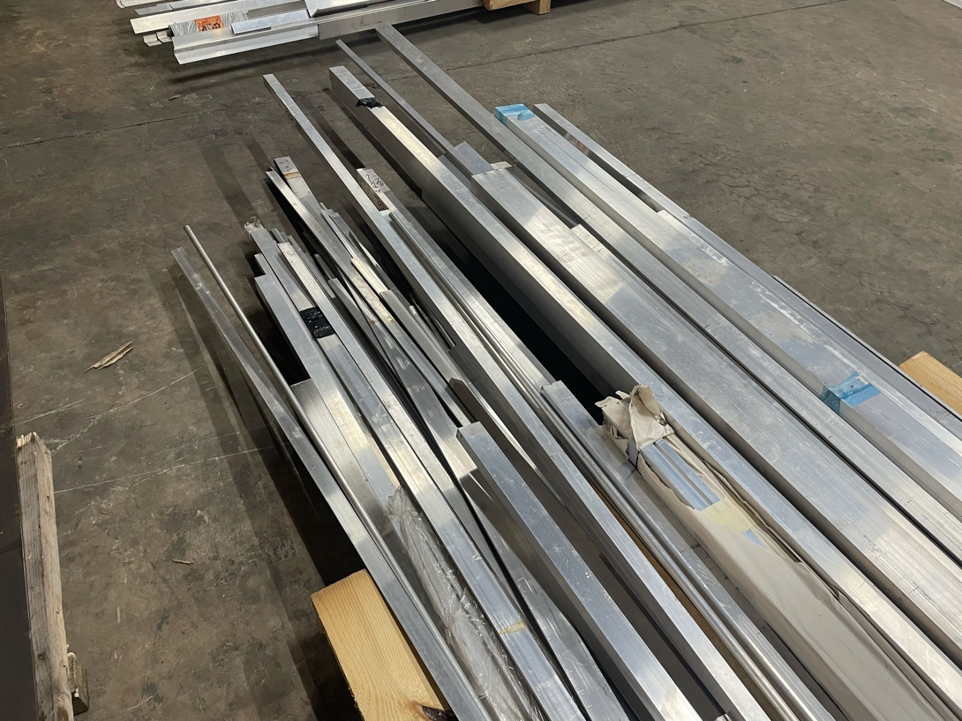 Large Quantity of Aluminium Metal Stock as per Photos - Image 7 of 9