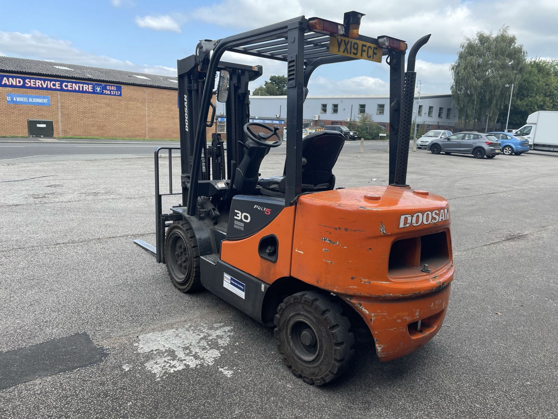 Doosan S30S-5 3 Tonne Diesel Forklift Truck w/ Sideshift | YOM: 2012 | 6,545 Hours - Image 5 of 10