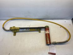 Enerpac P39 Hydraulic Hand Pump W/ Magnus Hydraulic Ram