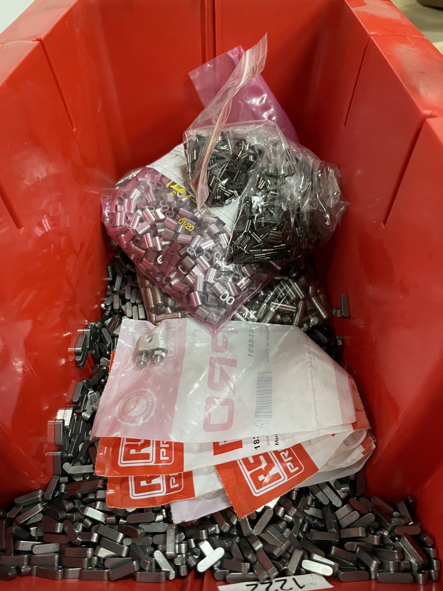 Approximately 5kg of Metal Pieces and Connectors | See pictures for more detail