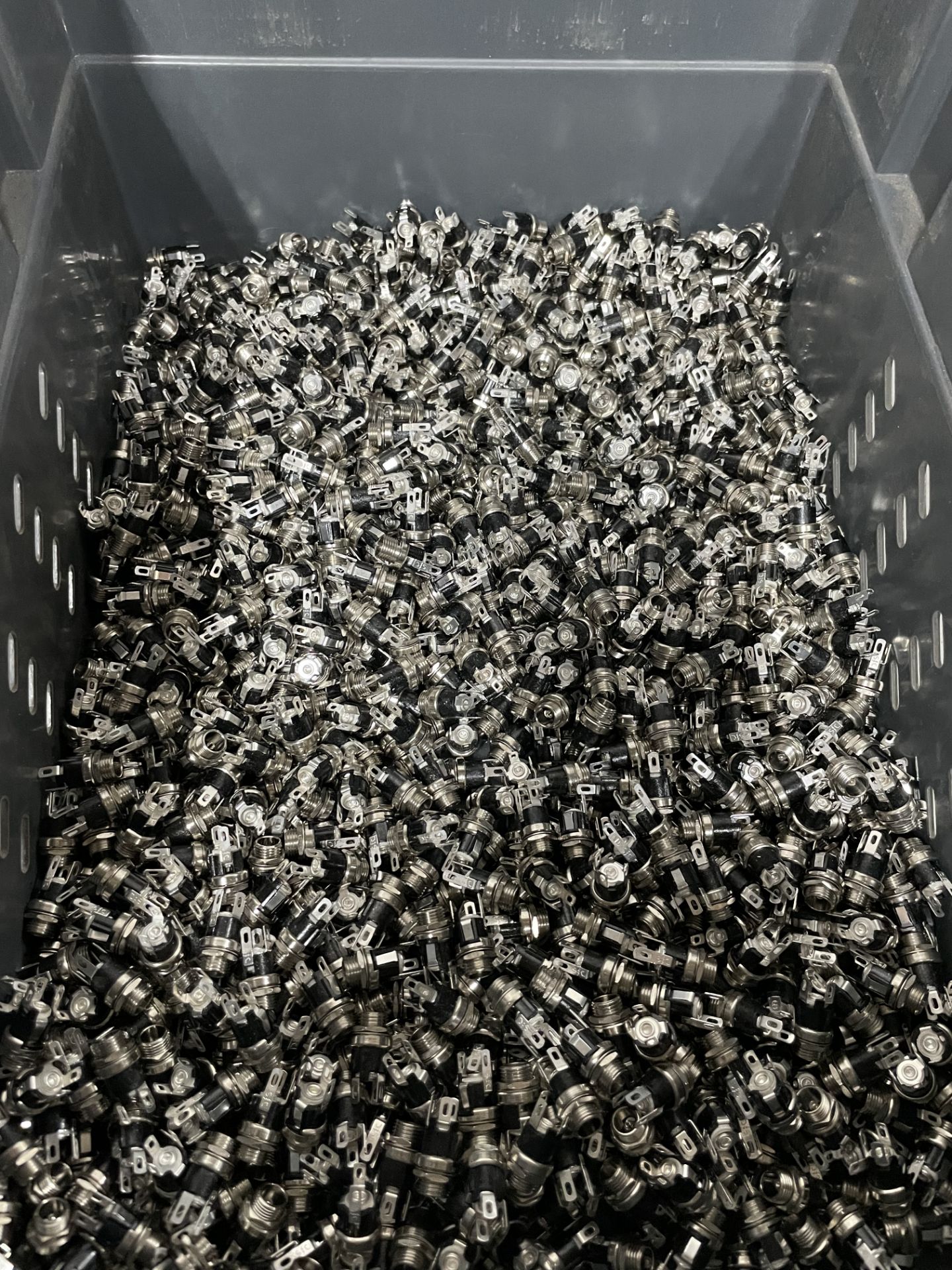 Approximately 500 x Electrical Connectors | See photographs