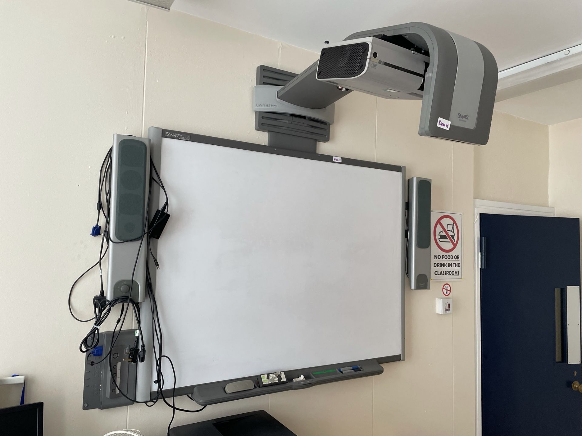 Smart TM 64'' Interactive Whiteboard - Image 2 of 4