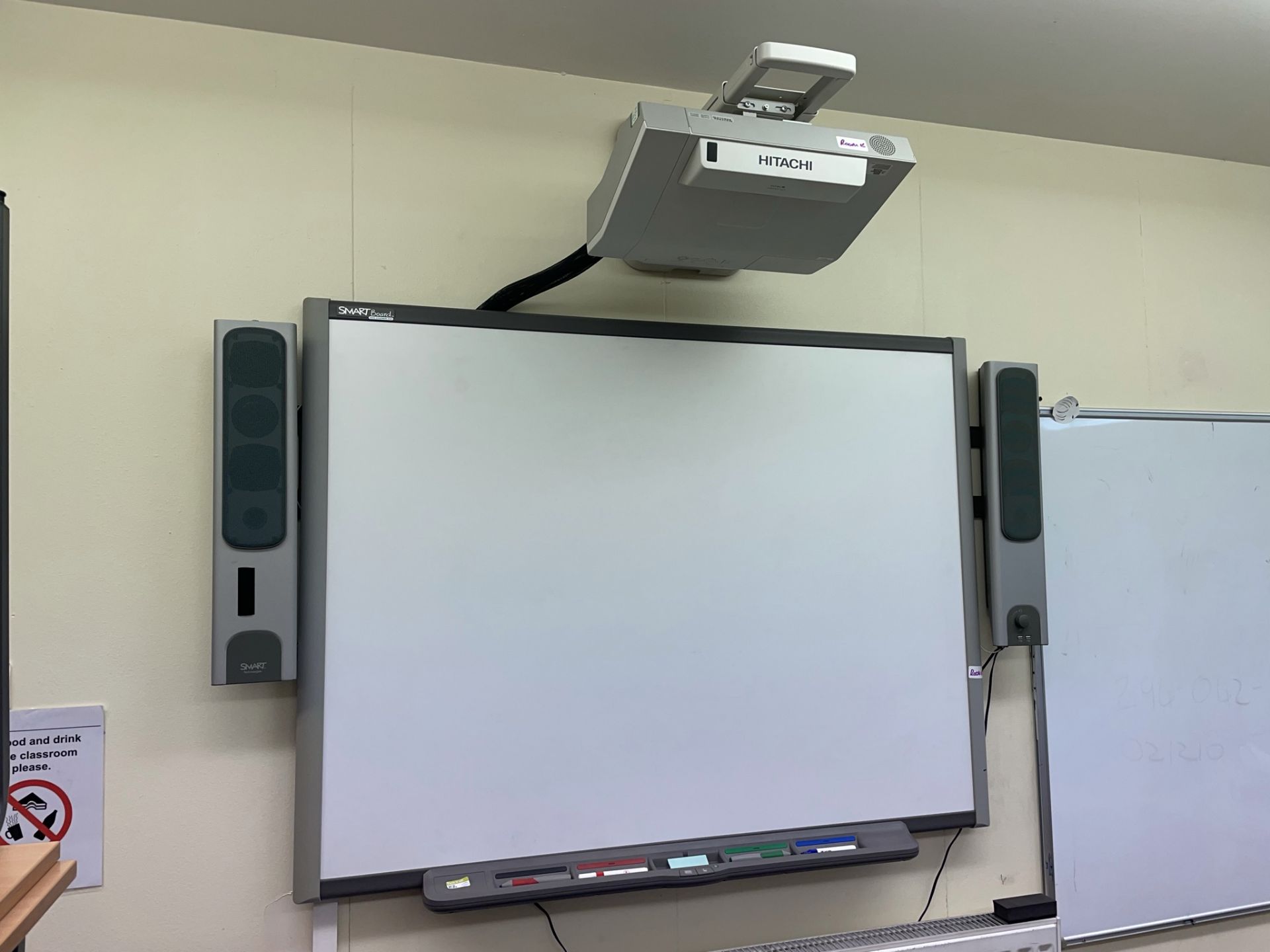 Smart TM 64'' Interactive Whiteboard - Image 3 of 4