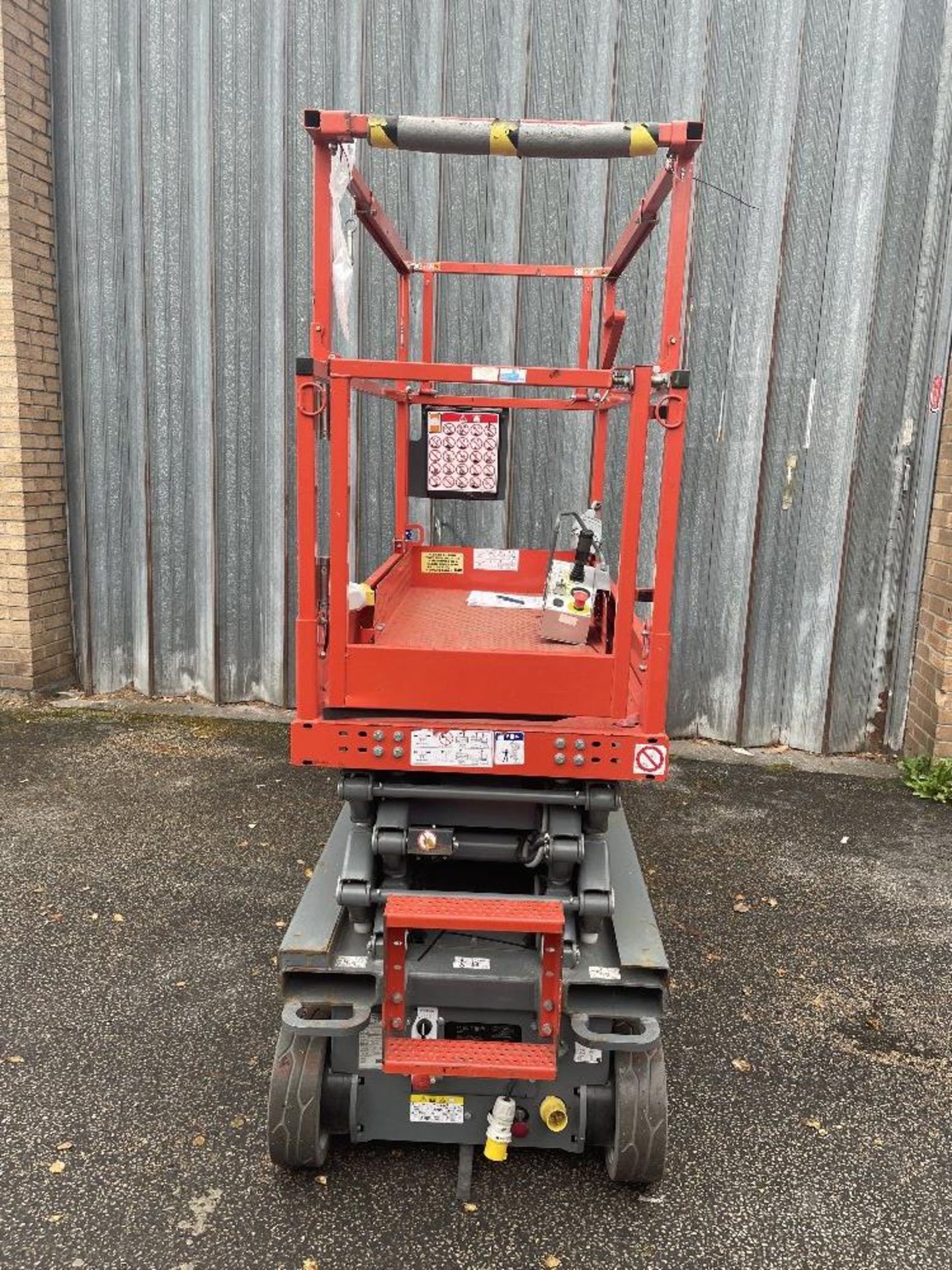 SkyJack SJIII-3219 Electric Scissor Lift | YOM: 2018 - Image 2 of 11