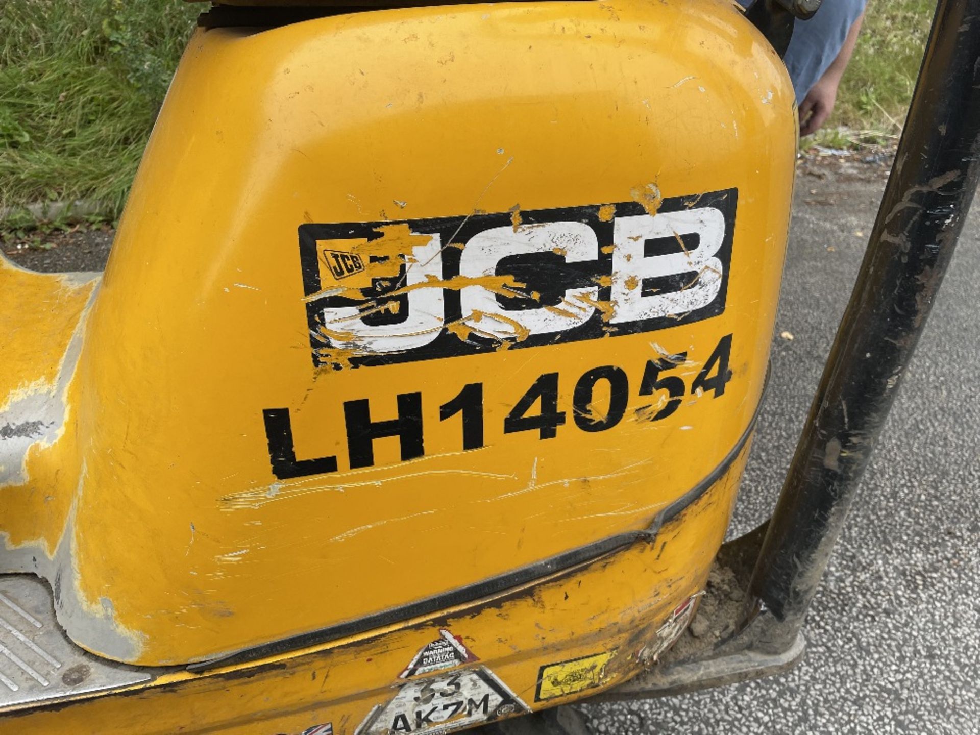 JCB 8008 Diesel Compact Micro Excavator/Digger w/ Attachments | YOM: 2014 - Image 6 of 8