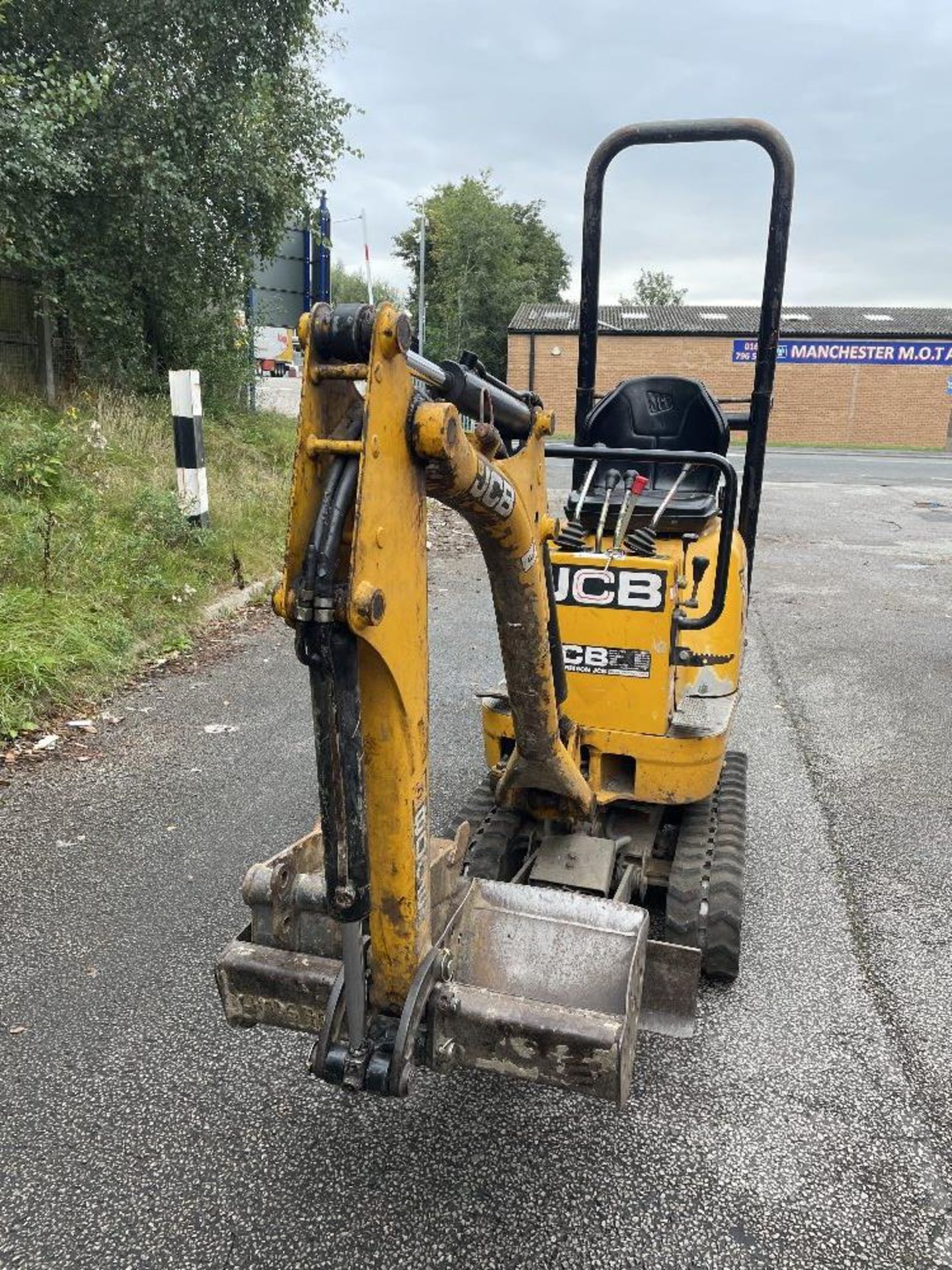 JCB 8008 Diesel Compact Micro Excavator/Digger w/ Attachments | YOM: 2014 - Image 2 of 8