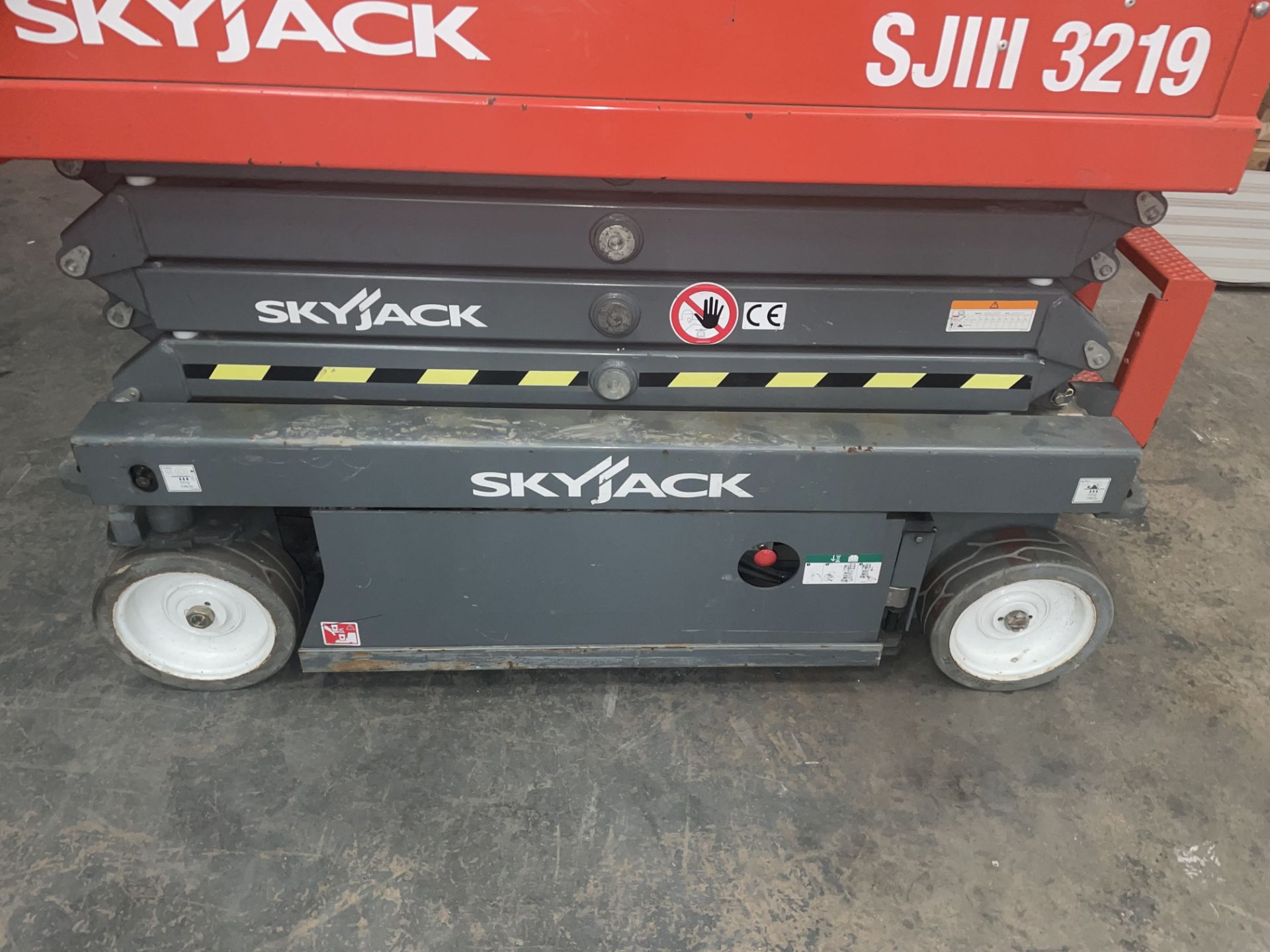 SkyJack SJIII-3219 Electric Scissor Lift | YOM: 2018 - Image 5 of 8