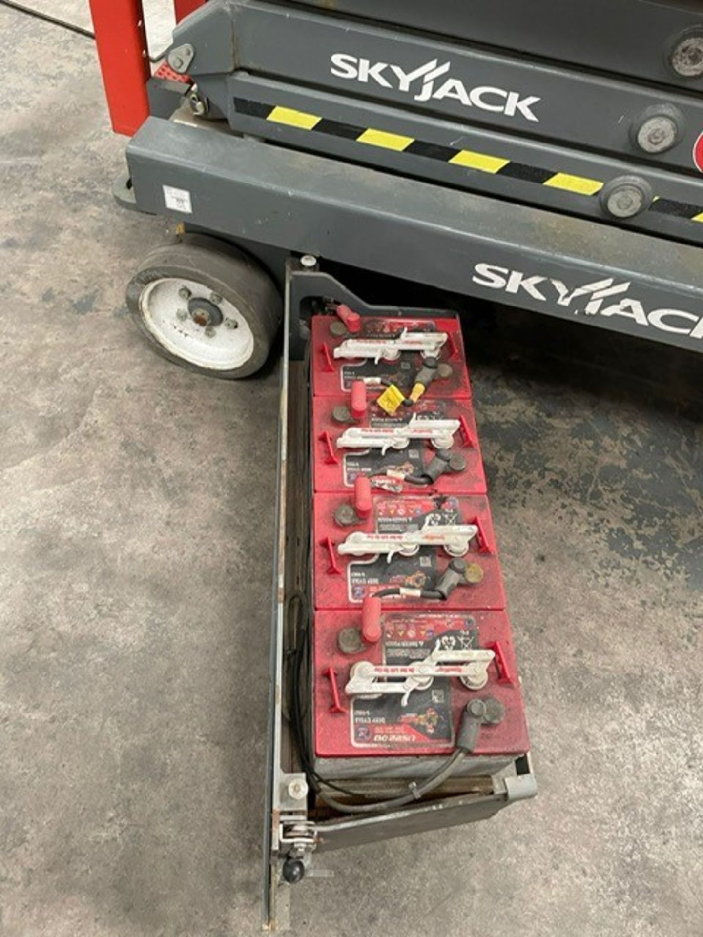 SkyJack SJIII-3219 Electric Scissor Lift | YOM: 2018 - Image 10 of 12