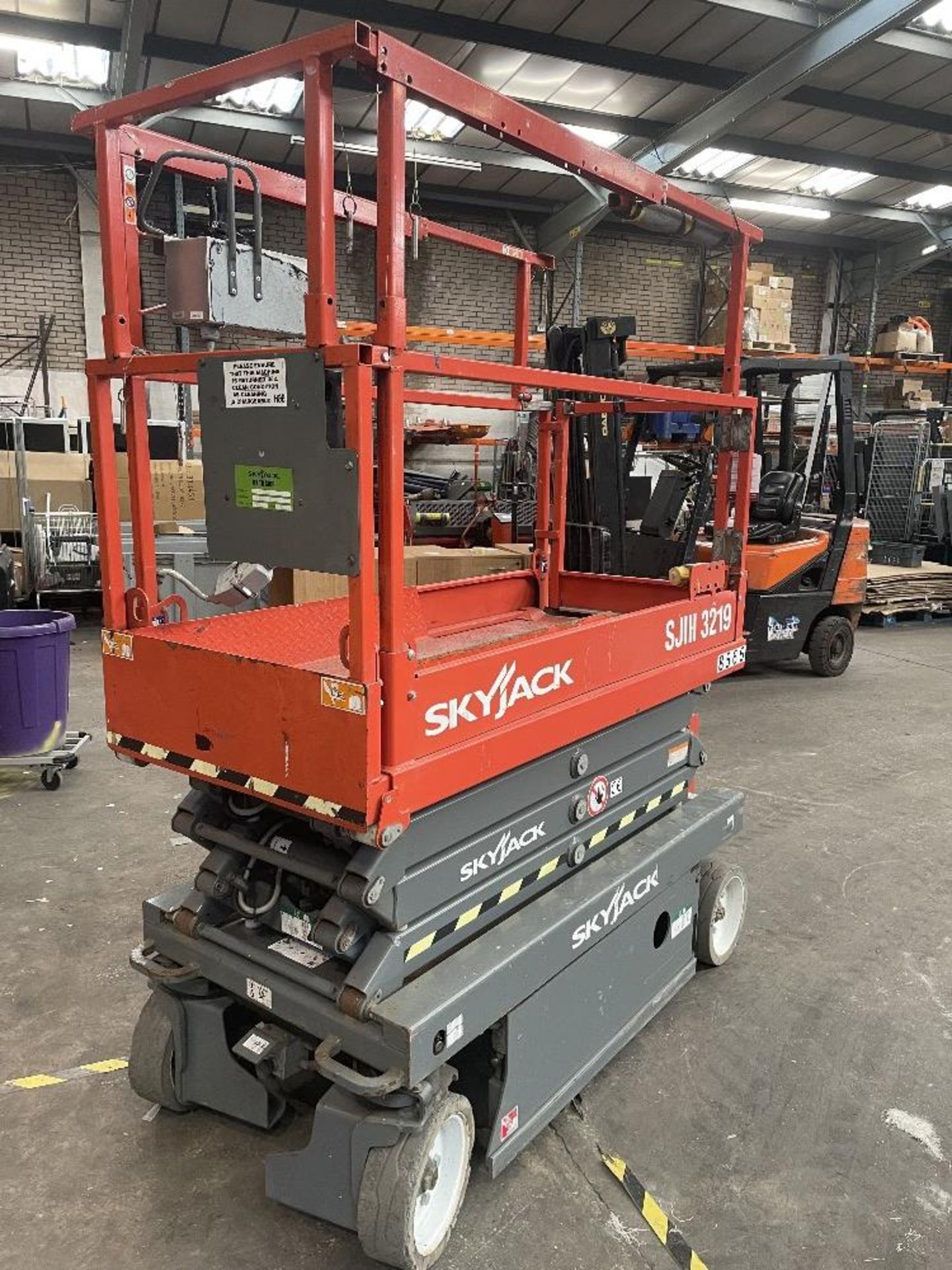 SkyJack SJIII-3219 Electric Scissor Lift | YOM: 2018 - Image 4 of 8