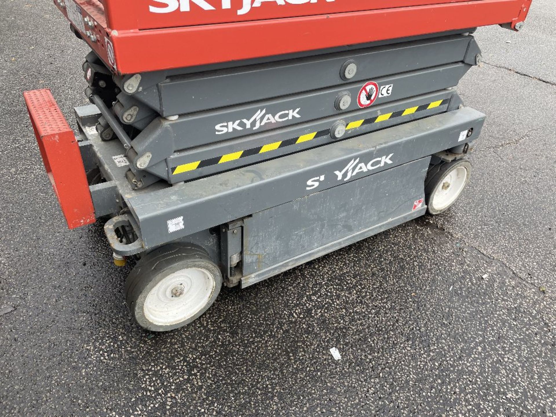 SkyJack SJIII-3219 Electric Scissor Lift | YOM: 2018 - Image 6 of 11