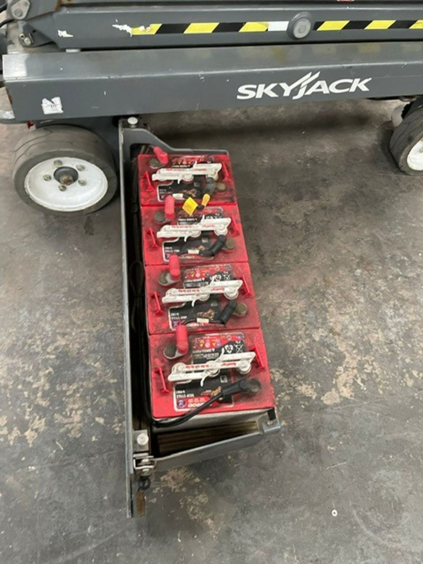 SkyJack SJIII-3219 Electric Scissor Lift | YOM: 2018 - Image 8 of 10