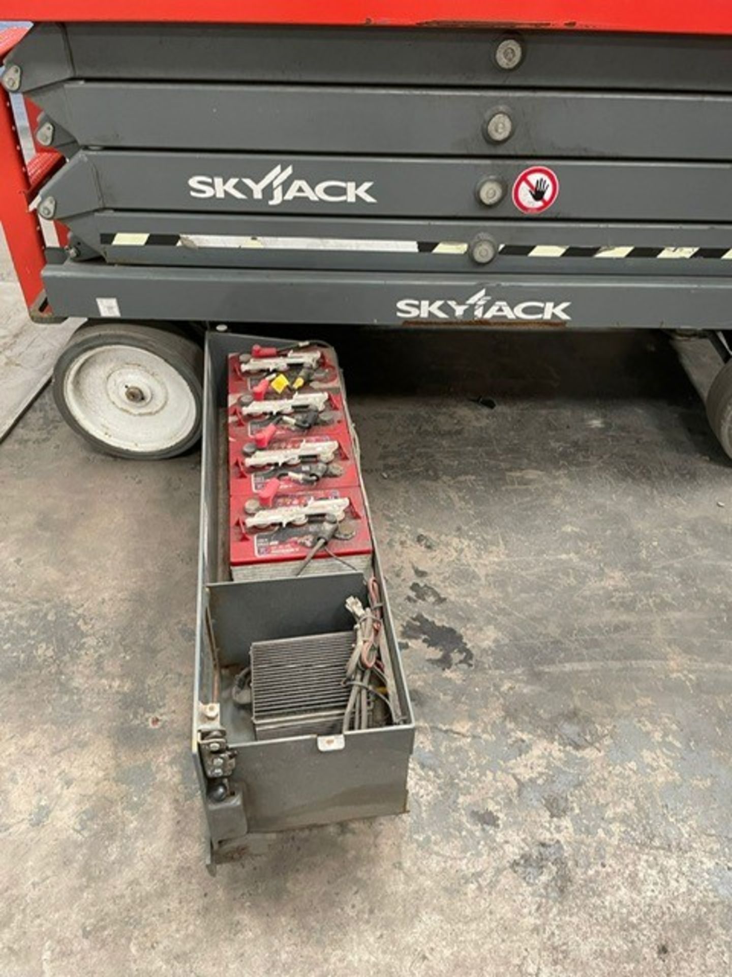 SkyJack SJIII-3226 Electric Scissor Lift | YOM: 2018 - Image 7 of 9