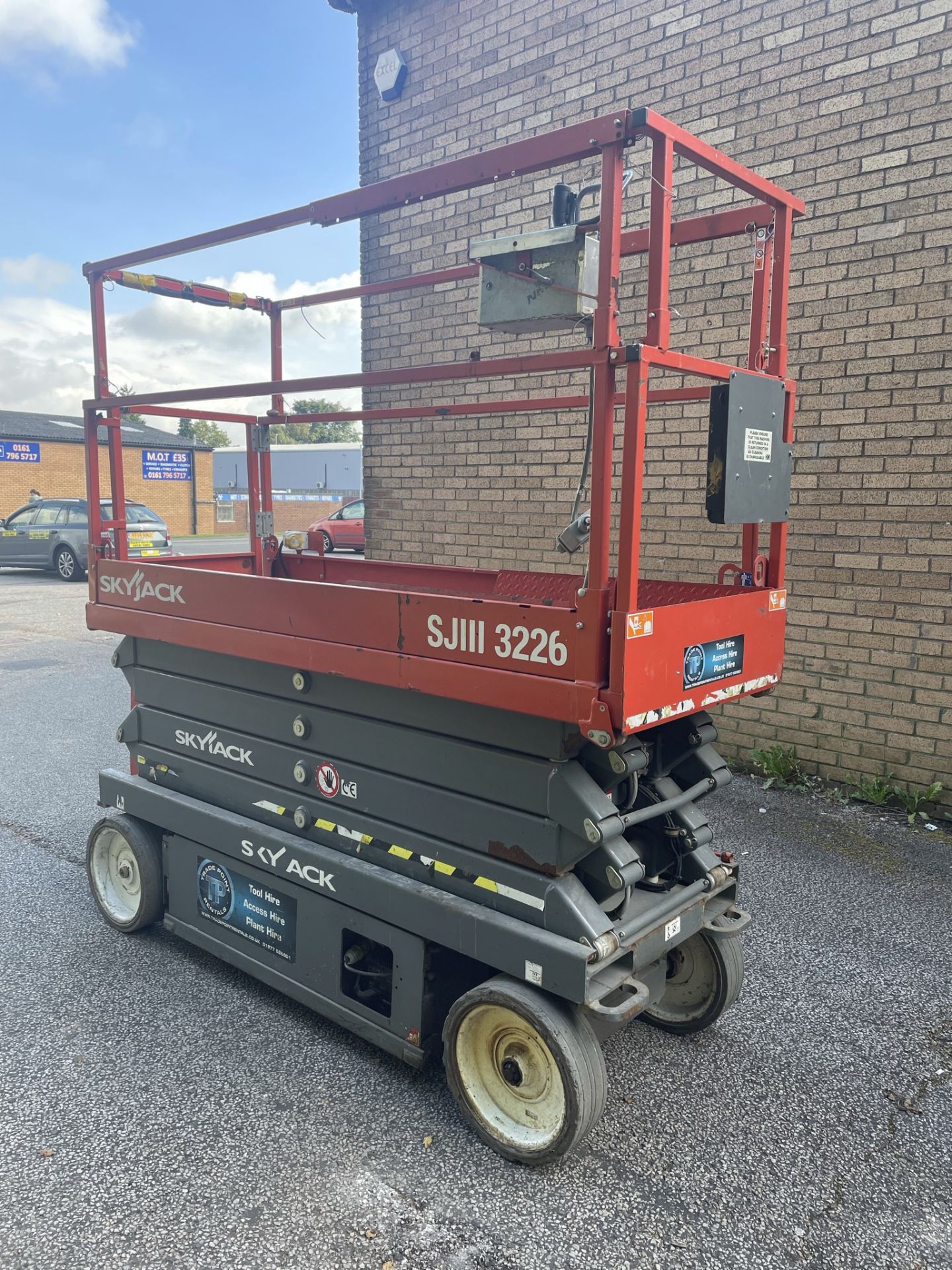 SkyJack SJIII-3226 Electric Scissor Lift | YOM: 2018 - Image 2 of 10