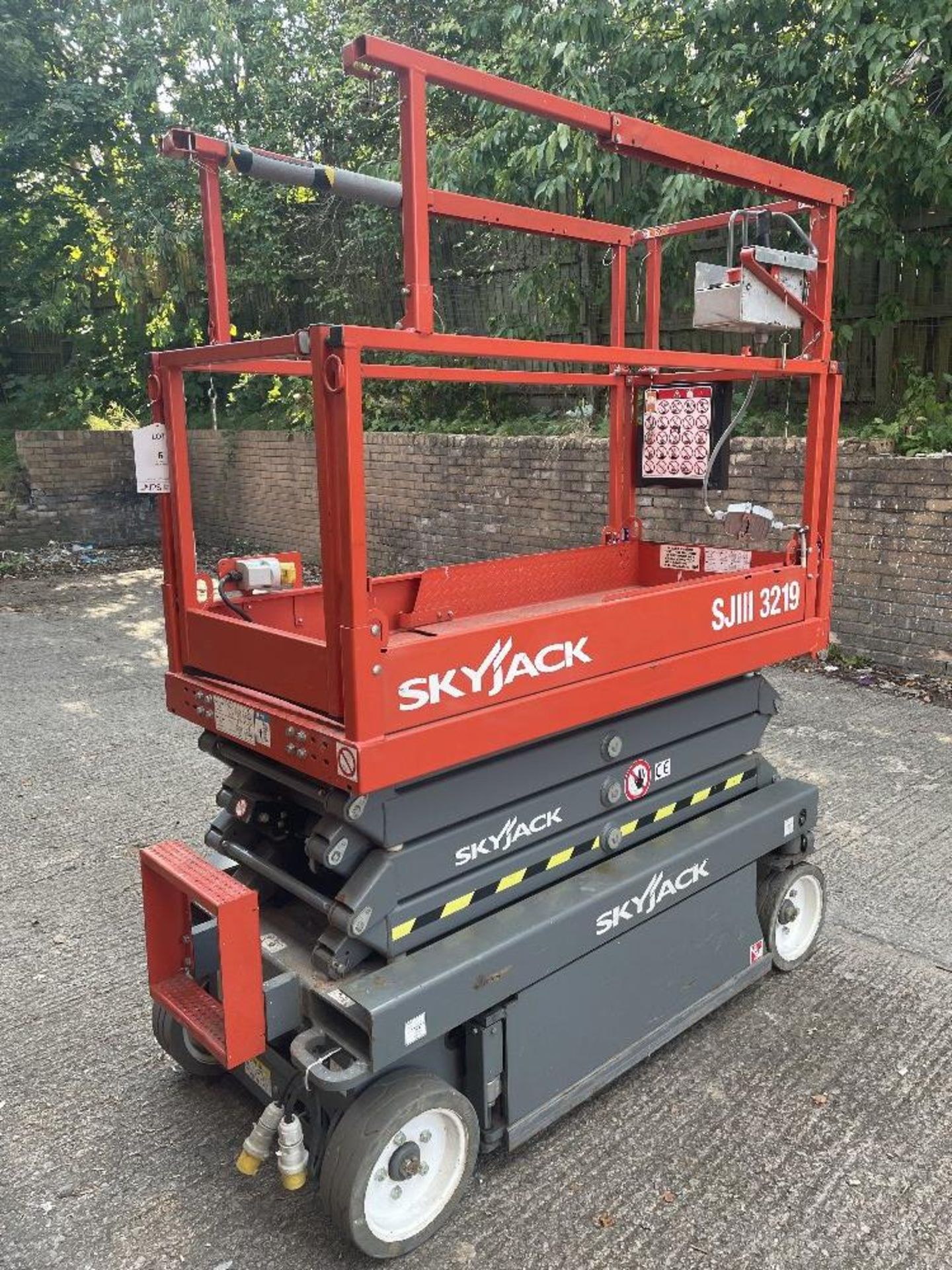 SkyJack SJIII-3219 Electric Scissor Lift | YOM: 2018 - Image 6 of 9