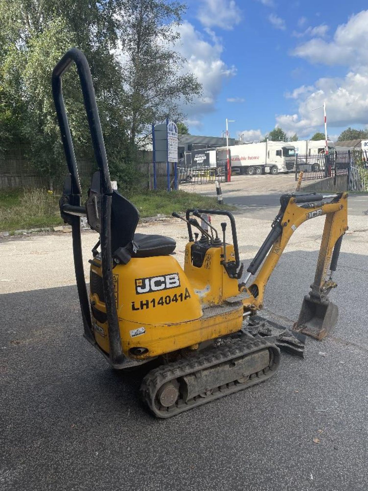 JCB 8008 Diesel Compact Micro Excavator/Digger w/ 2 x Buckets | YOM: 2014 | 1,763 Hours - Image 5 of 9