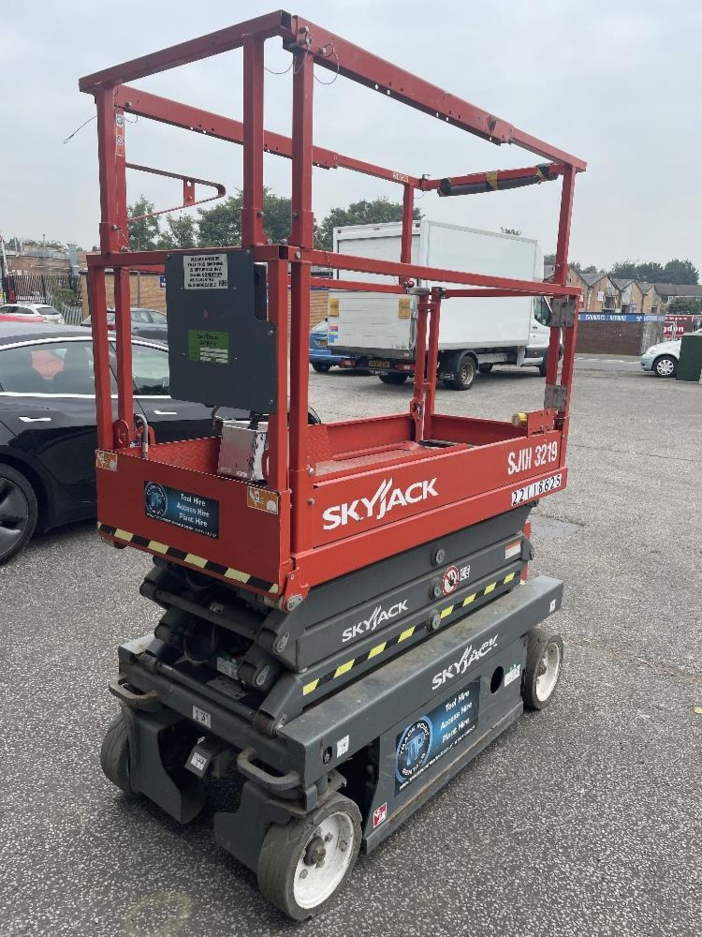 SkyJack SJIII-3219 Electric Scissor Lift | YOM: 2018 - Image 4 of 12