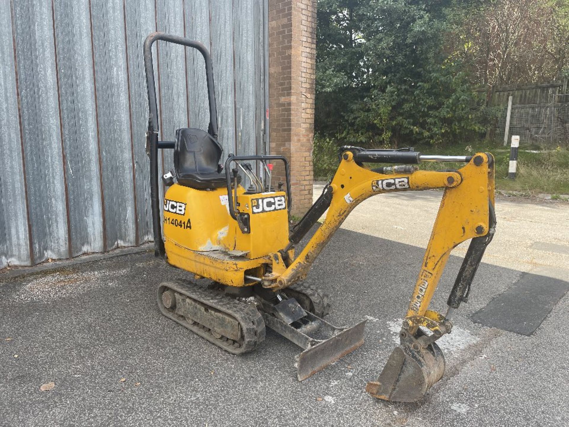 JCB 8008 Diesel Compact Micro Excavator/Digger w/ 2 x Buckets | YOM: 2014 | 1,763 Hours - Image 2 of 9