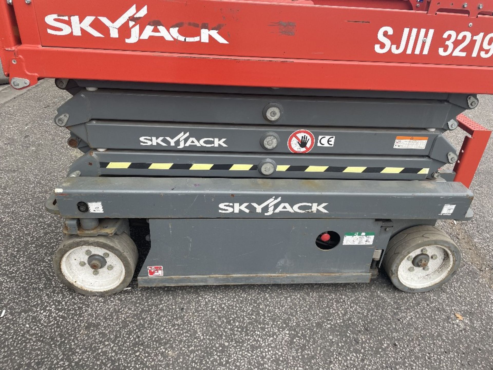 SkyJack SJIII-3219 Electric Scissor Lift | YOM: 2018 - Image 6 of 11