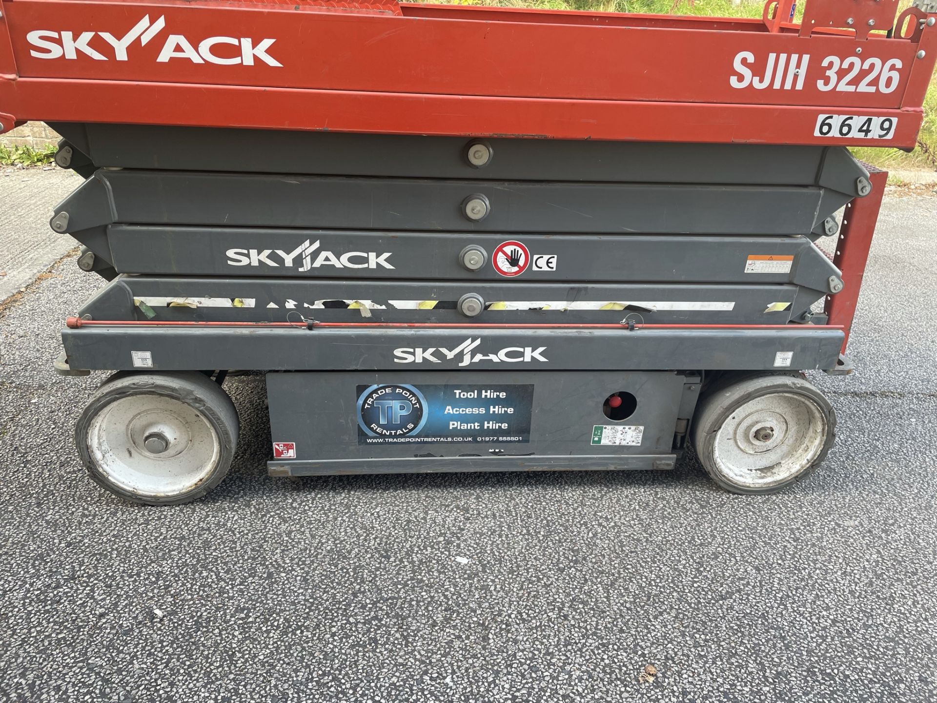 SkyJack SJIII-3226 Electric Scissor Lift | YOM: 2018 - Image 5 of 10