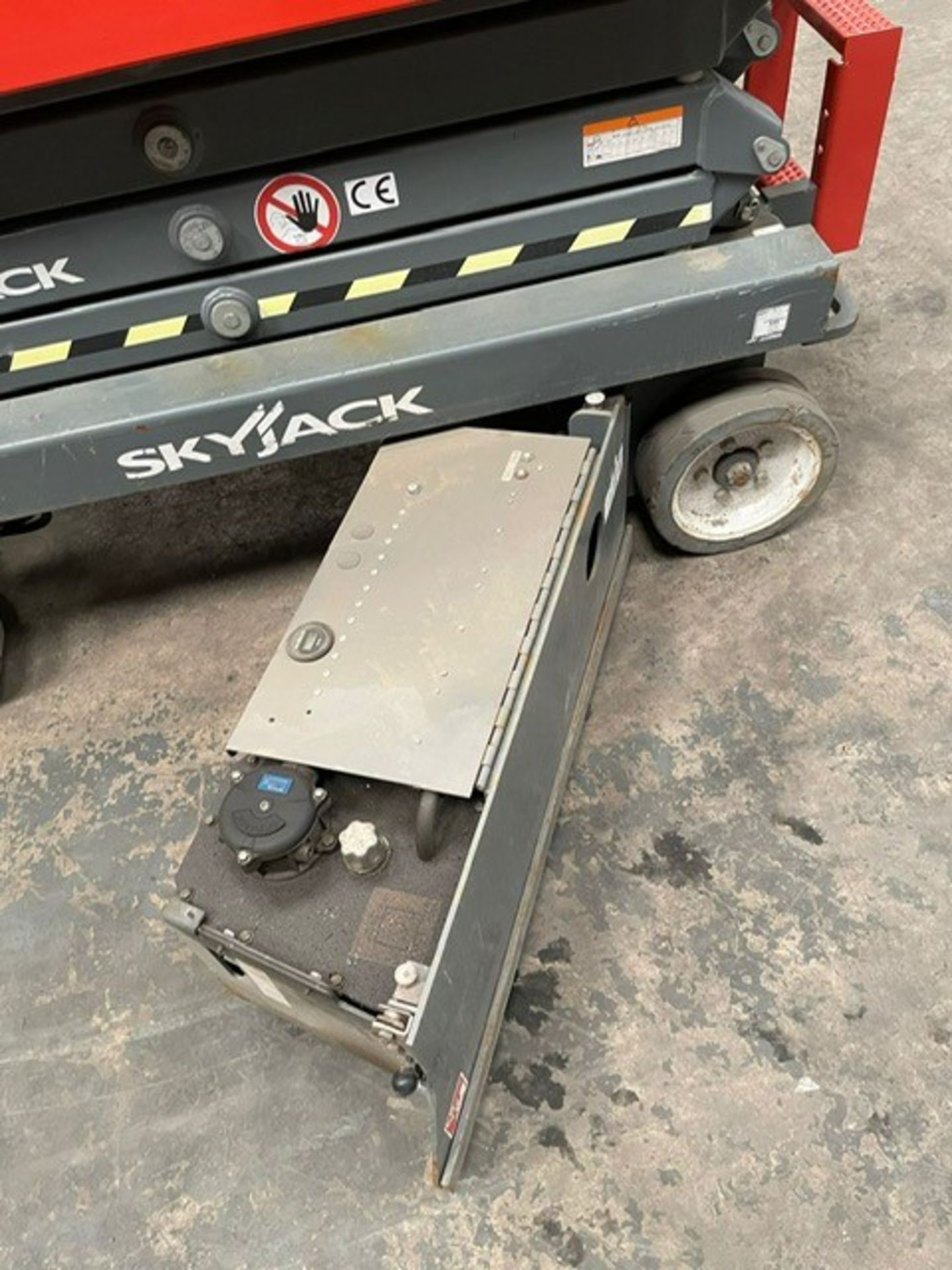 SkyJack SJIII-3219 Electric Scissor Lift | YOM: 2018 - Image 10 of 11