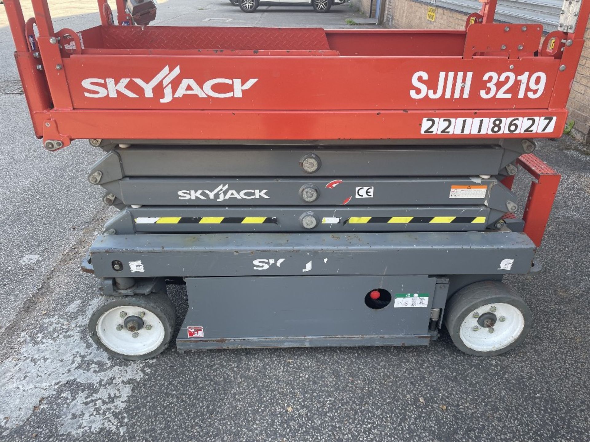 SkyJack SJIII-3219 Electric Scissor Lift | YOM: 2018 - Image 4 of 10