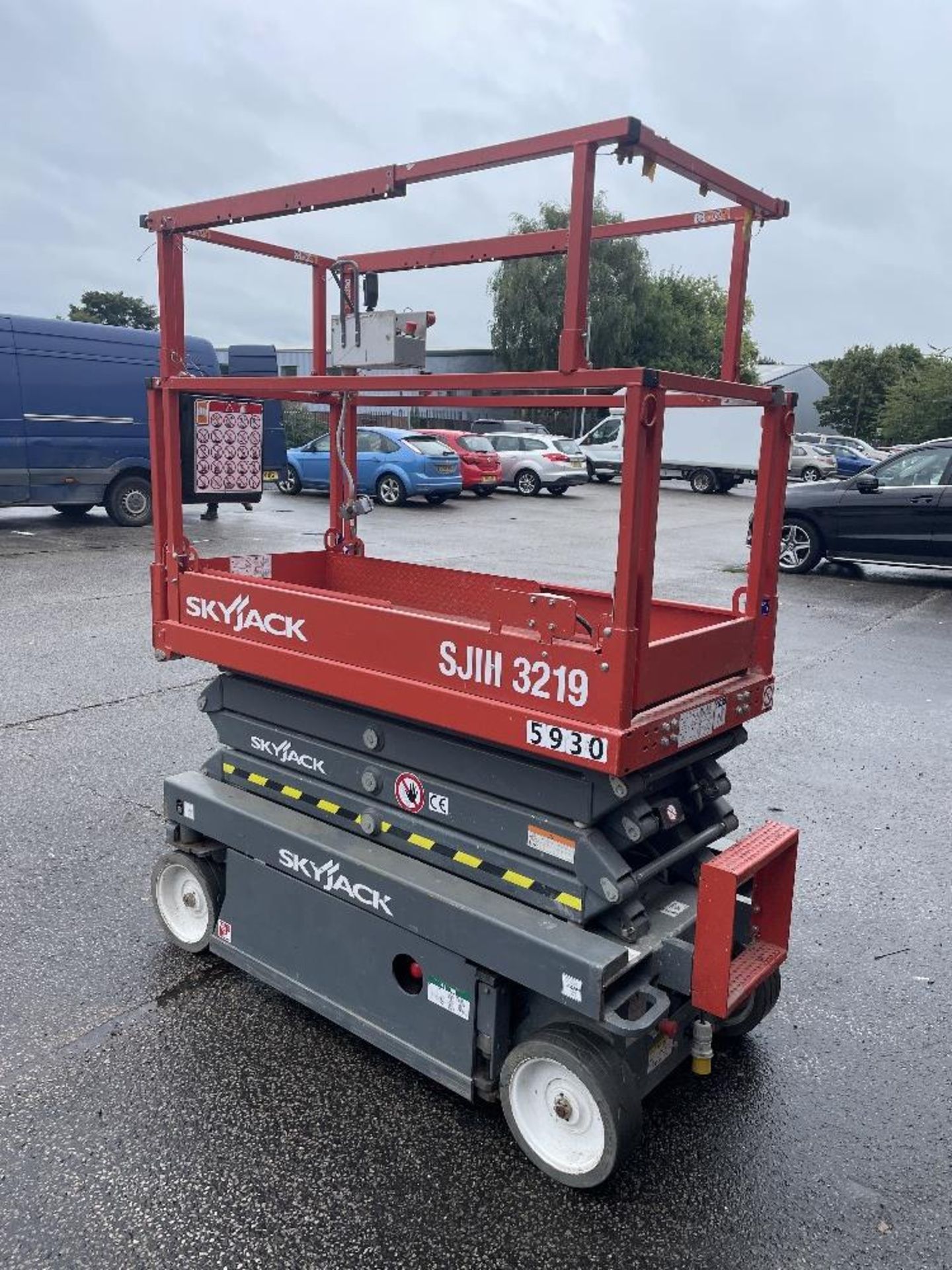 SkyJack SJIII-3219 Electric Scissor Lift | YOM: 2018 - Image 4 of 11