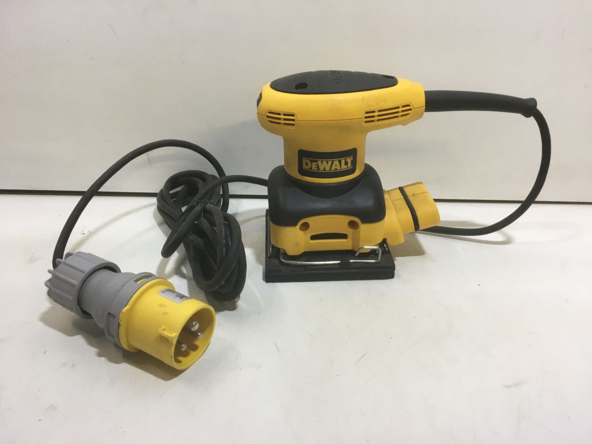 DeWALT D26441-LX 1/4 Sheet Palm Sander | 110v