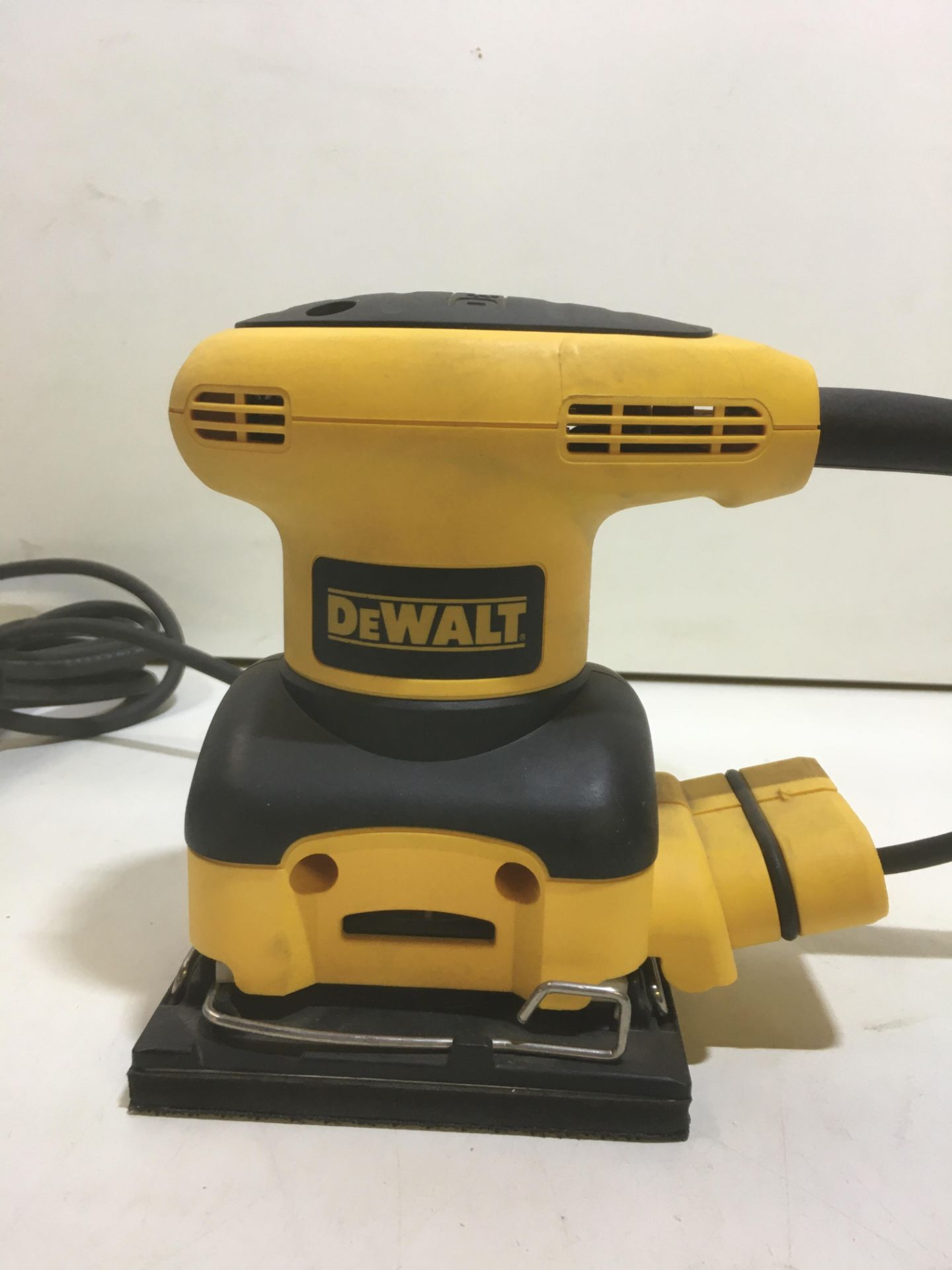 DeWALT D26441-LX 1/4 Sheet Palm Sander | 110v - Image 2 of 4