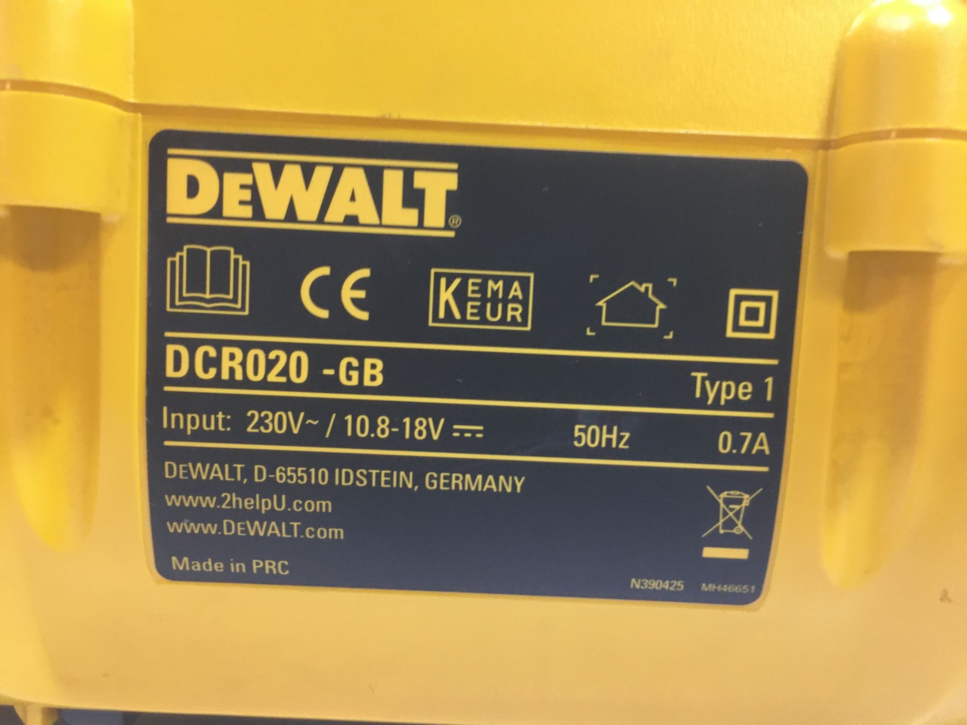 DeWALT DCR020-GB 230V~/10.8-18V Battery Site Radio - Image 6 of 6