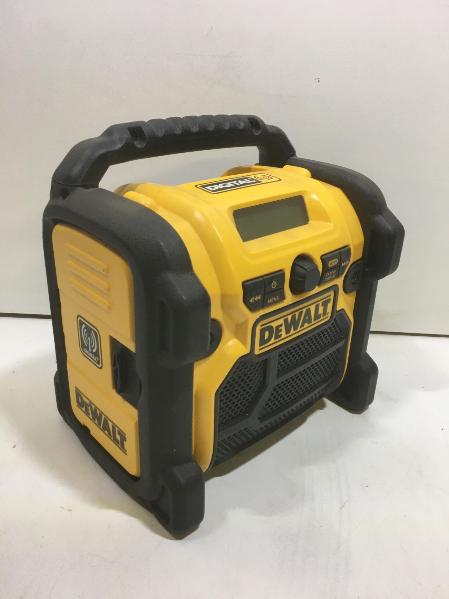 DeWALT DCR020-GB 230V~/10.8-18V Battery Site Radio - Image 2 of 6