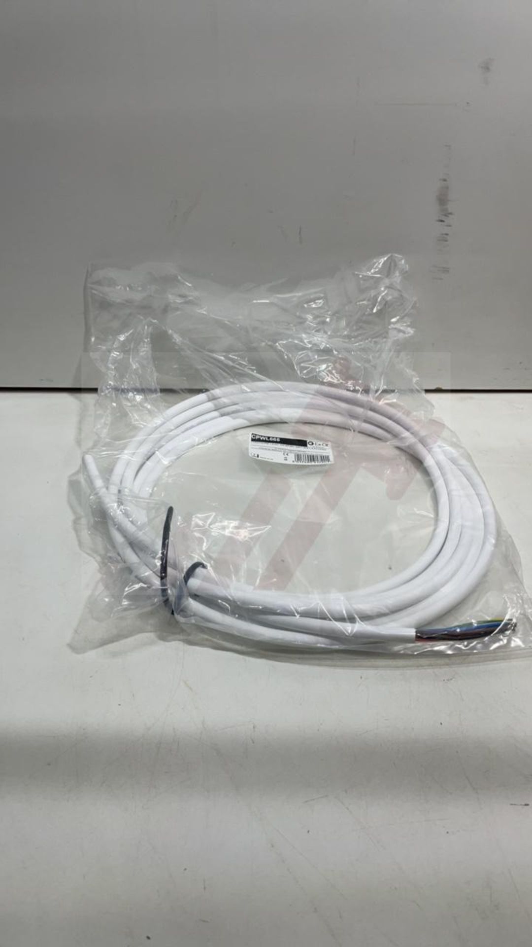 17 X 5m lenghths of 6P/6C Luminaire leads