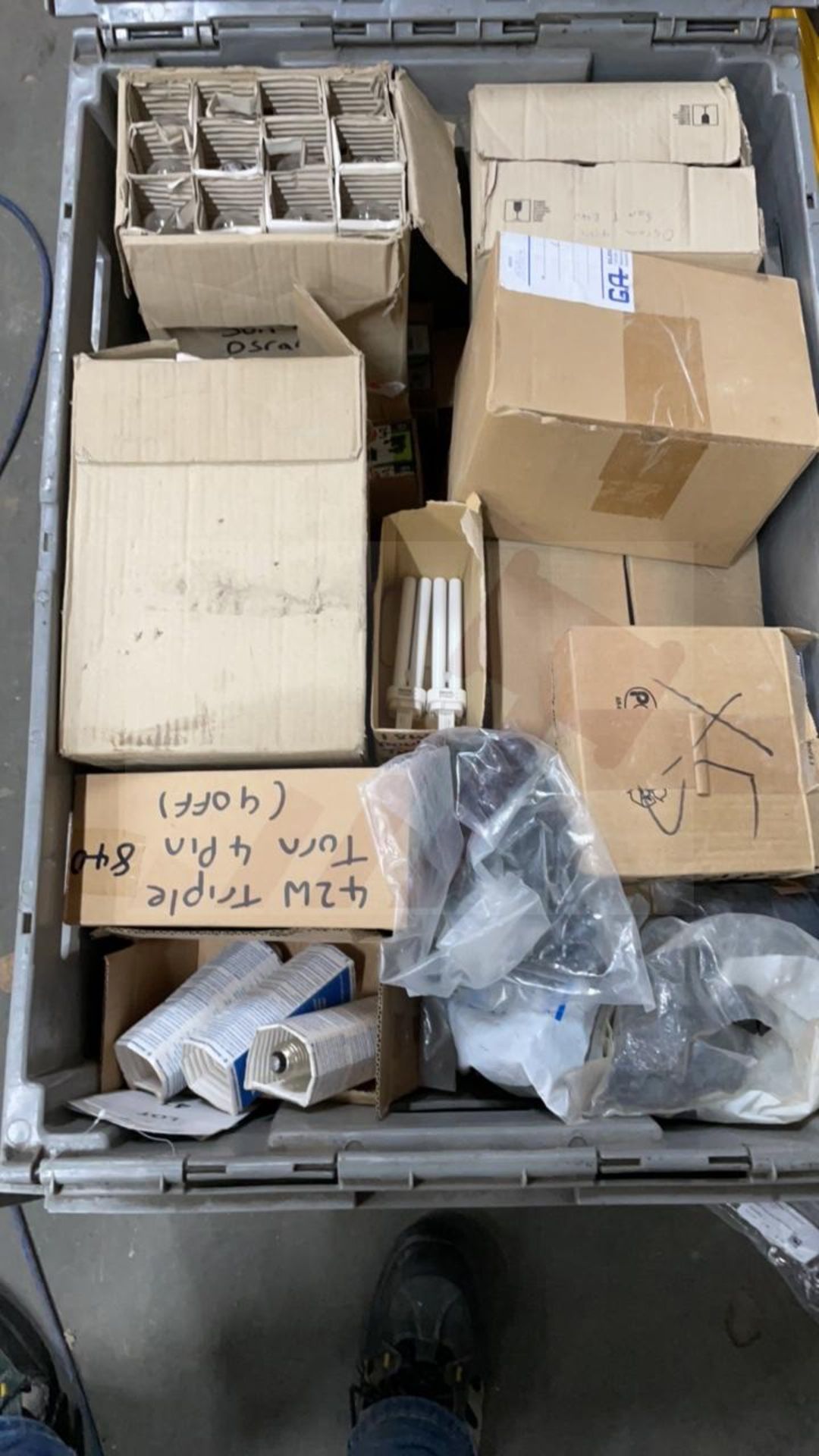 Large crate of light bulbs | see pictures | CASE NOT INCLUDED